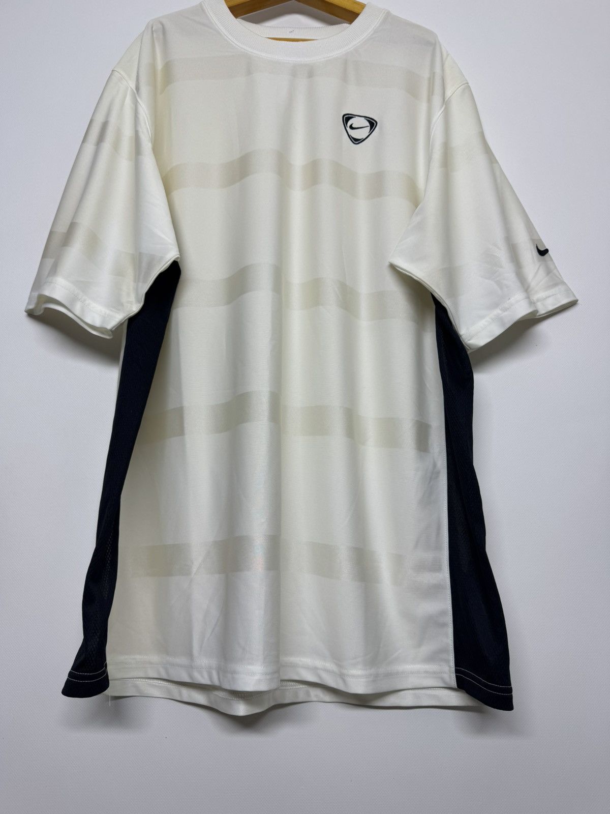 Nike Vintage Y2k Nike Swoosh Logo T-Shirt Size US XL / EU 56 / 4 - 7 Thumbnail