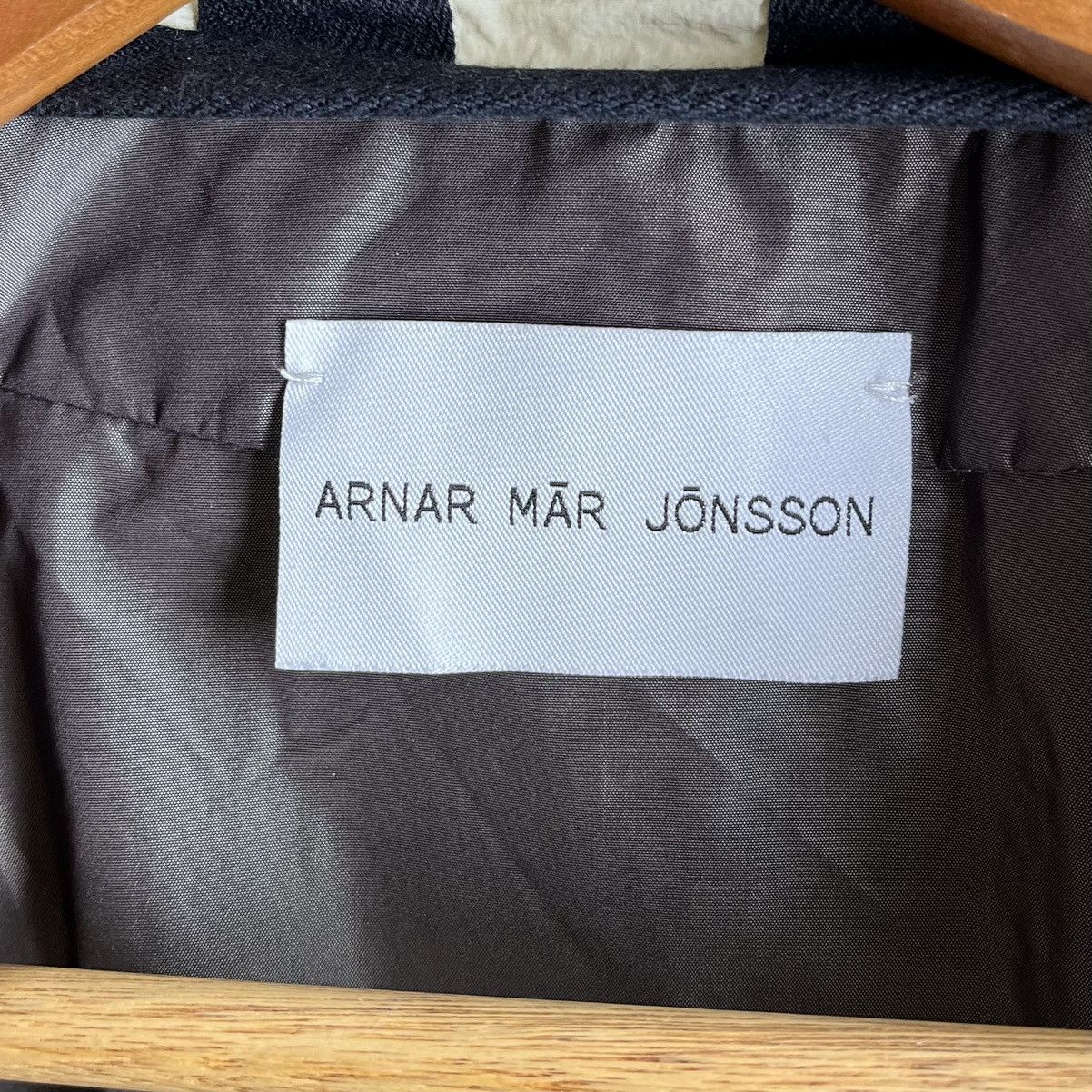 Arnar Mar Jonsson ARNAR MĀR JŌNSSON AW21 COMPOSITION V-NECK HOODED JACKET Size US S / EU 44-46 / 1 - 11 Thumbnail
