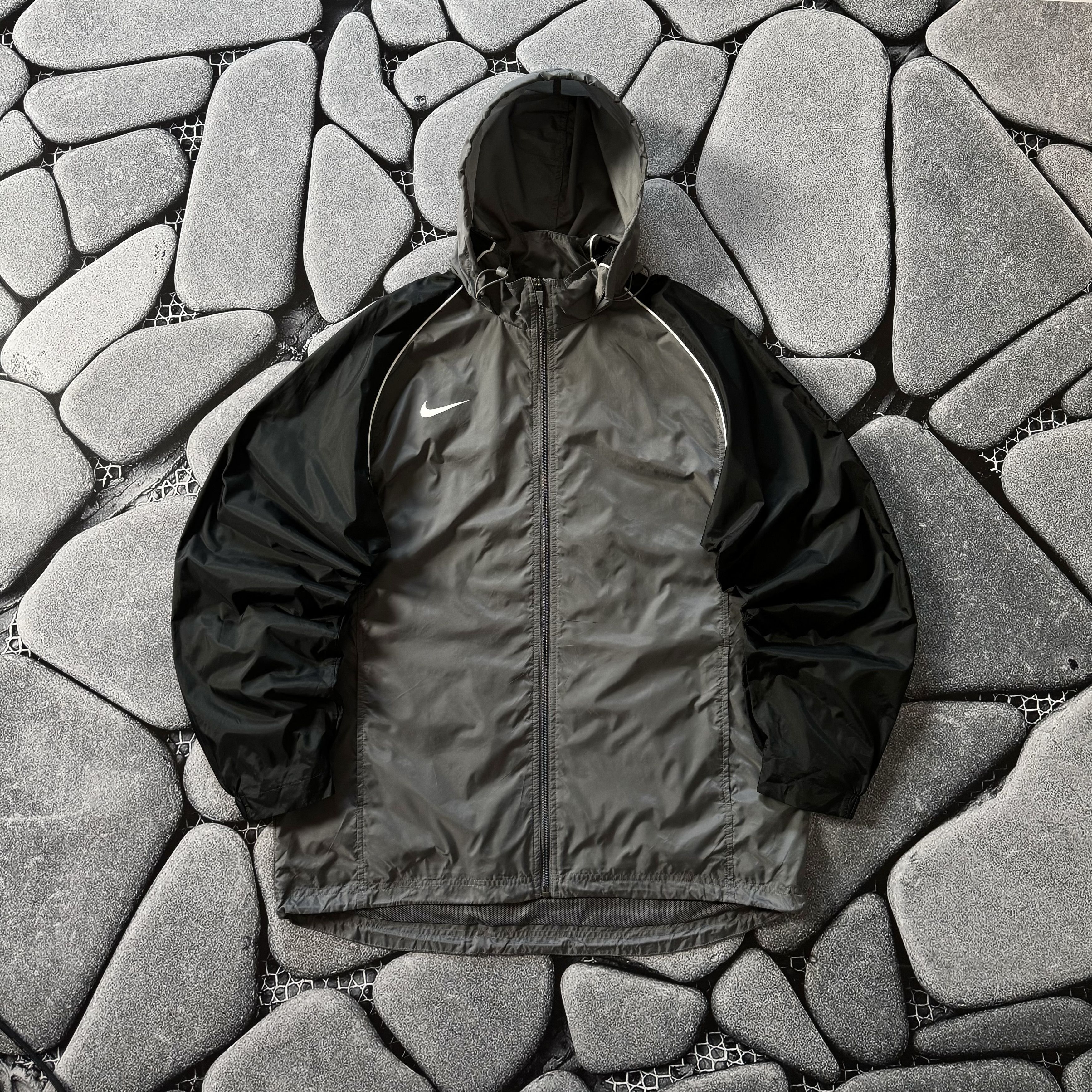 Vintage NIKE NYLON TRACK WINDBREAKER VINTAGE DRILL BAGGY JACKET Size US L / EU 52-54 / 3 - 1 Thumbnail