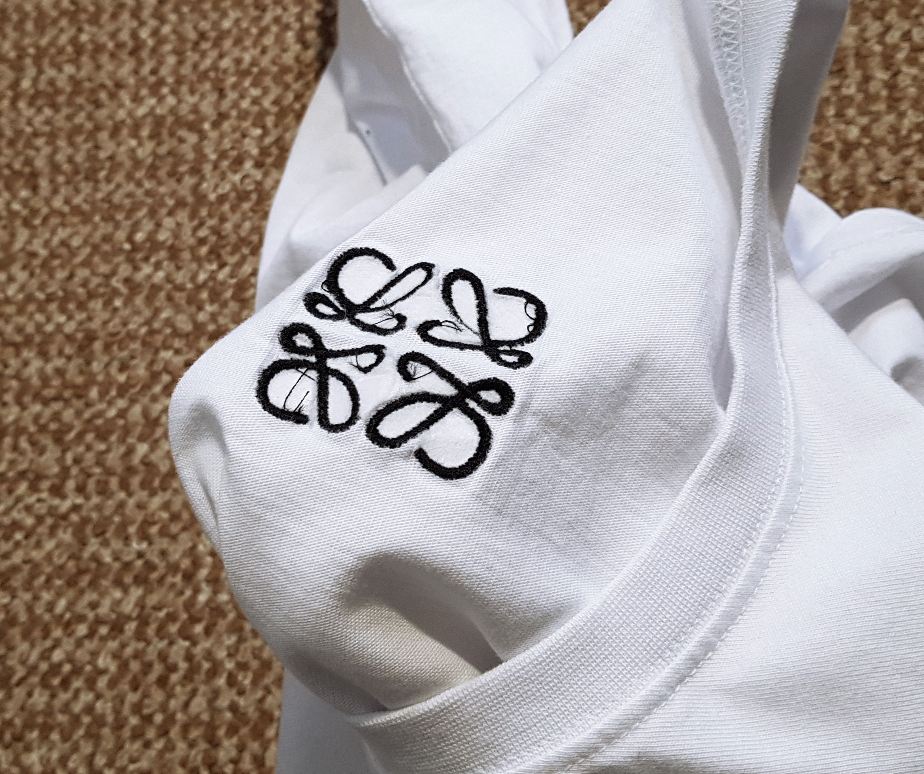 Loewe Loewe Anagram Logo T Shirt White sz L Size US L / EU 52-54 / 3 - 12 Thumbnail