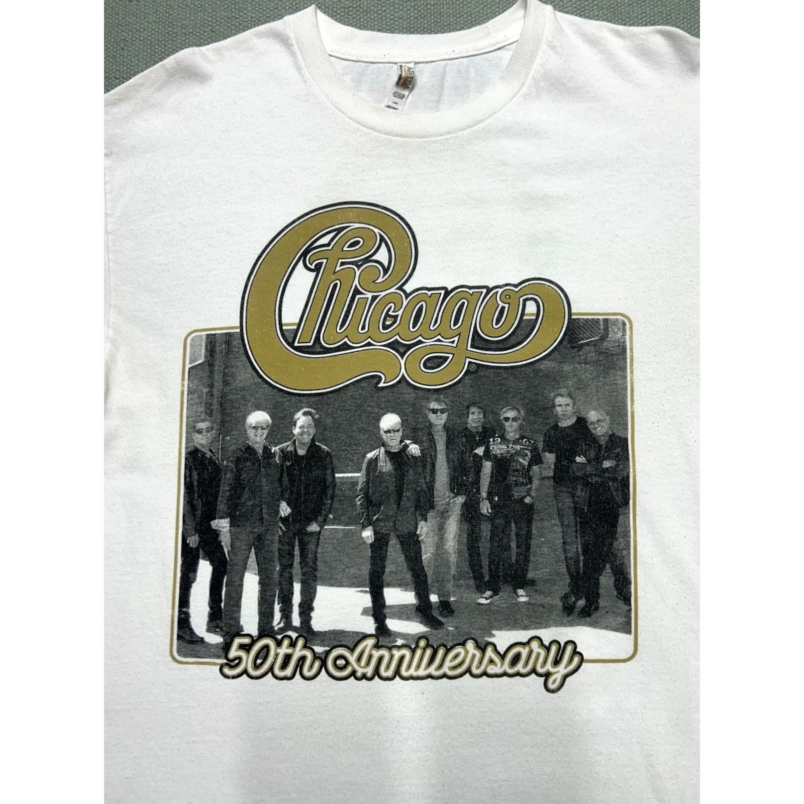 Vintage VINTAGE Chicago band graphic T-Shirt 50th anniversary rock concert tour tee Large Men White Shirt Mens Size US L / EU 52-54 / 3 - 2 Thumbnail