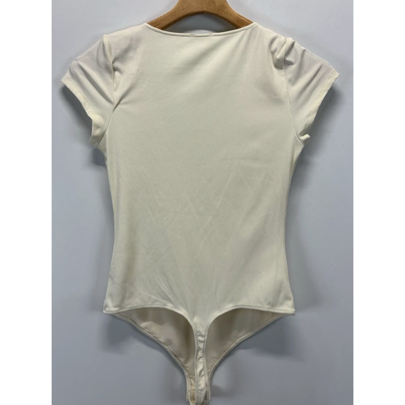 Free People Free People Intimately Bodysuit Shirt Women Medium Ivory Short Sleeve V-Neck Casual Womens Size M / US 6-8 / IT 42-44 - 3 Thumbnail