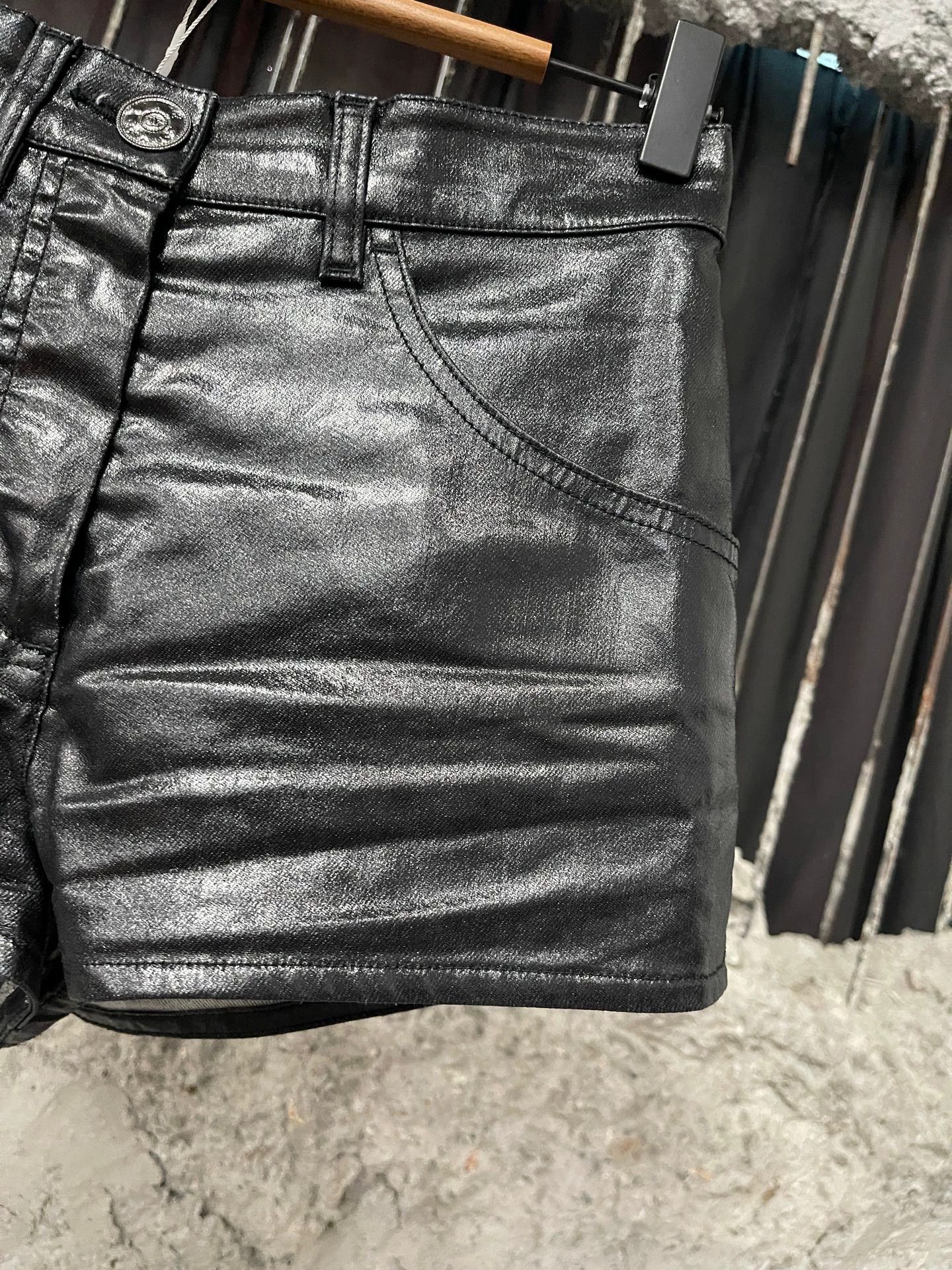 Chanel Chanel leather short 34 99 new Size 25" / US 0 / IT 36 - 4 Thumbnail