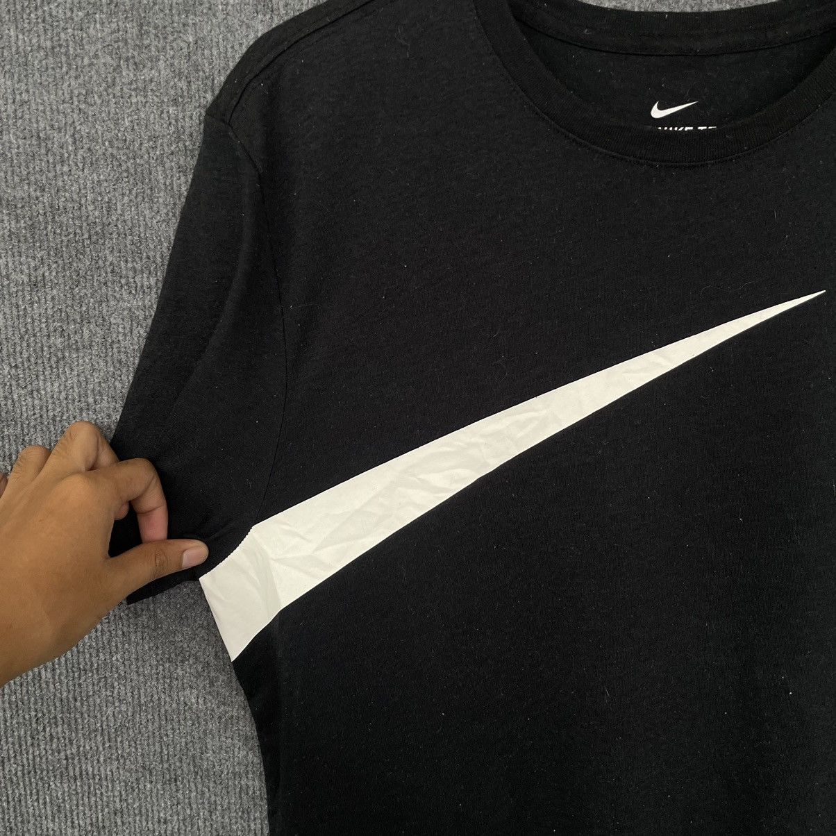 Nike Y2K Nike Big Swoosh Mirror Graphic Triblend T Shirt Size US L / EU 52-54 / 3 - 6 Thumbnail