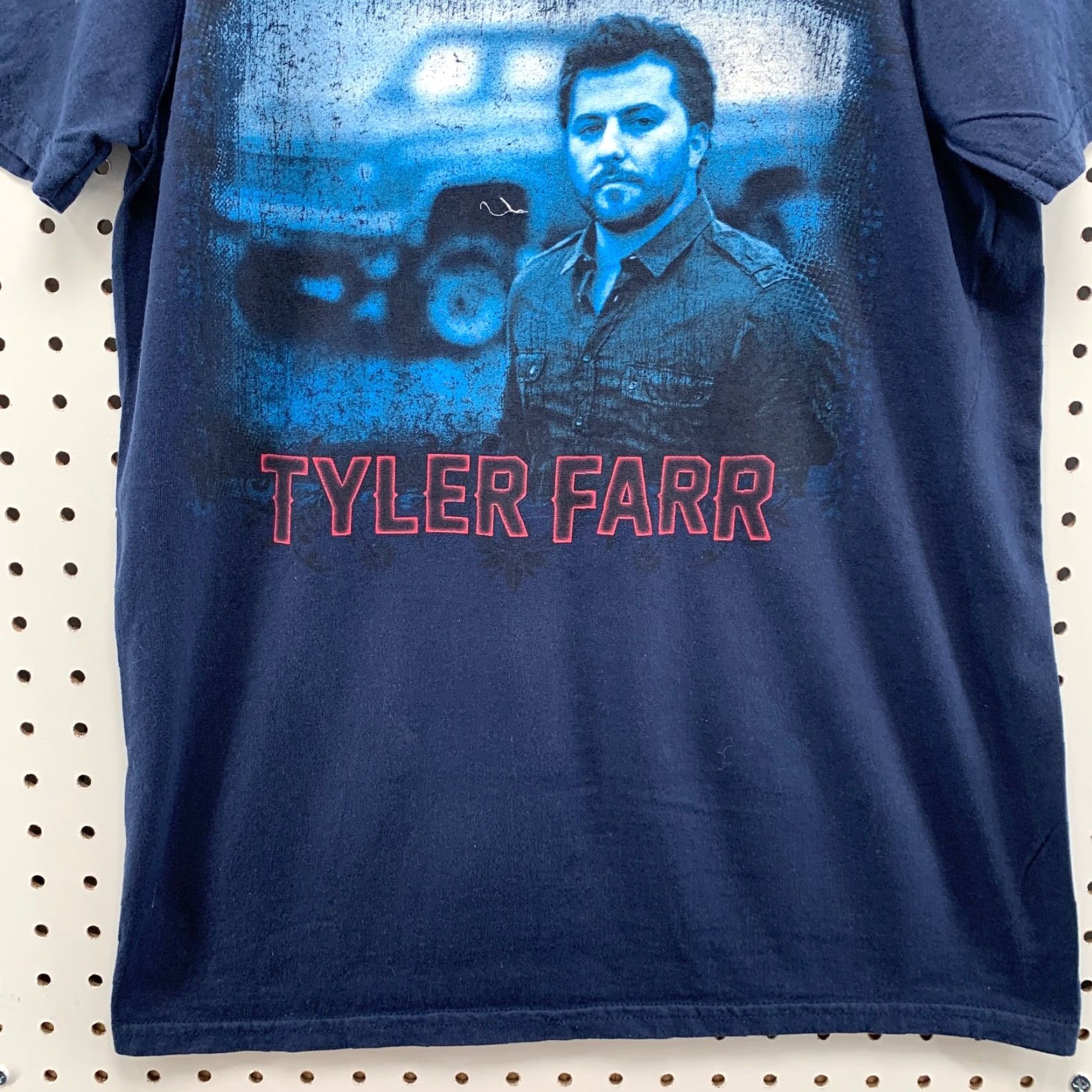 Gildan VINTAGE Gildan Tyler Farr Concert T-Shirt Mens Small Blue Short Sleeve Band Music 17.5x26 Size US S / EU 44-46 / 1 - 5 Thumbnail