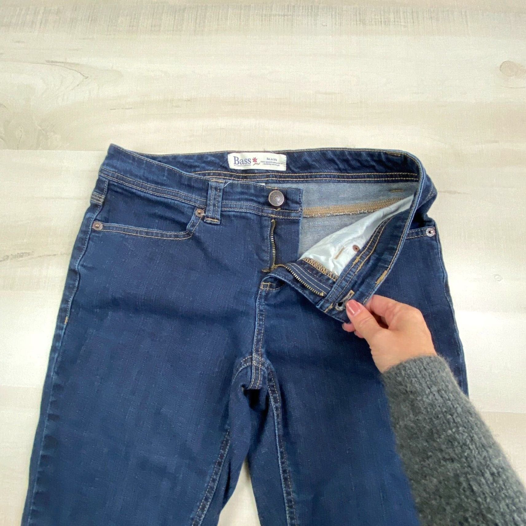Vintage GH Bass Womens Straight Jeans Low Rise Medium Wash Blue Stretch Size 4 Size 27" / US 4 / IT 40 - 3 Thumbnail