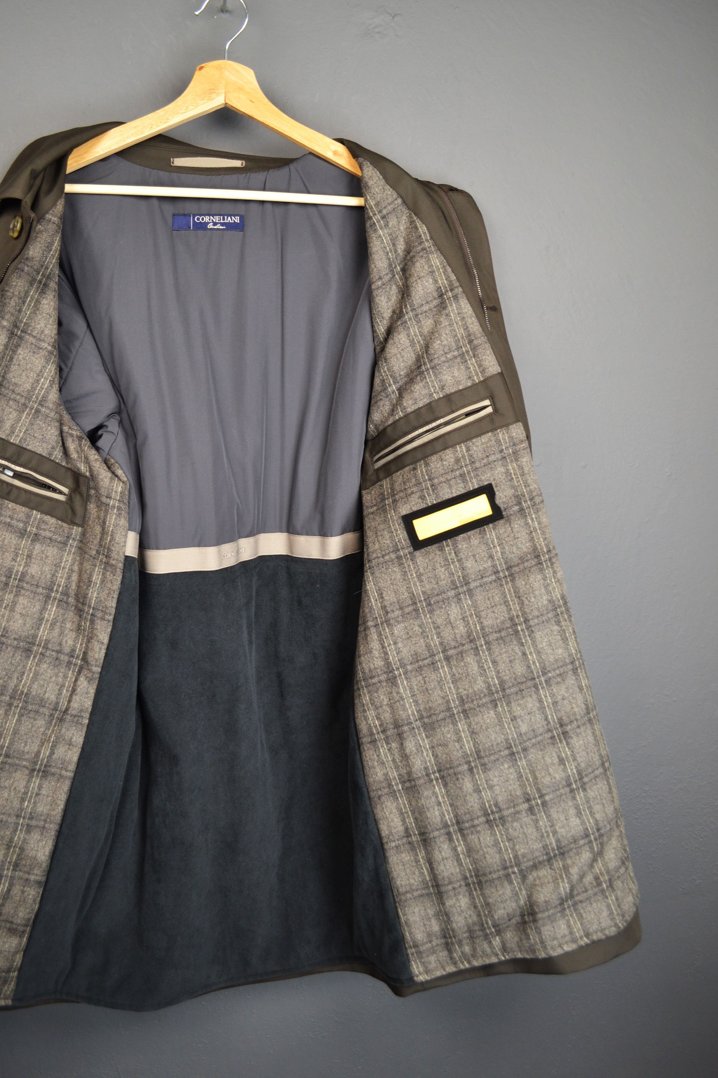 Corneliani Corneliani 52 size L-XL 42 Brown Nylon Coat Overcoat Size US L / EU 52-54 / 3 - 4 Thumbnail