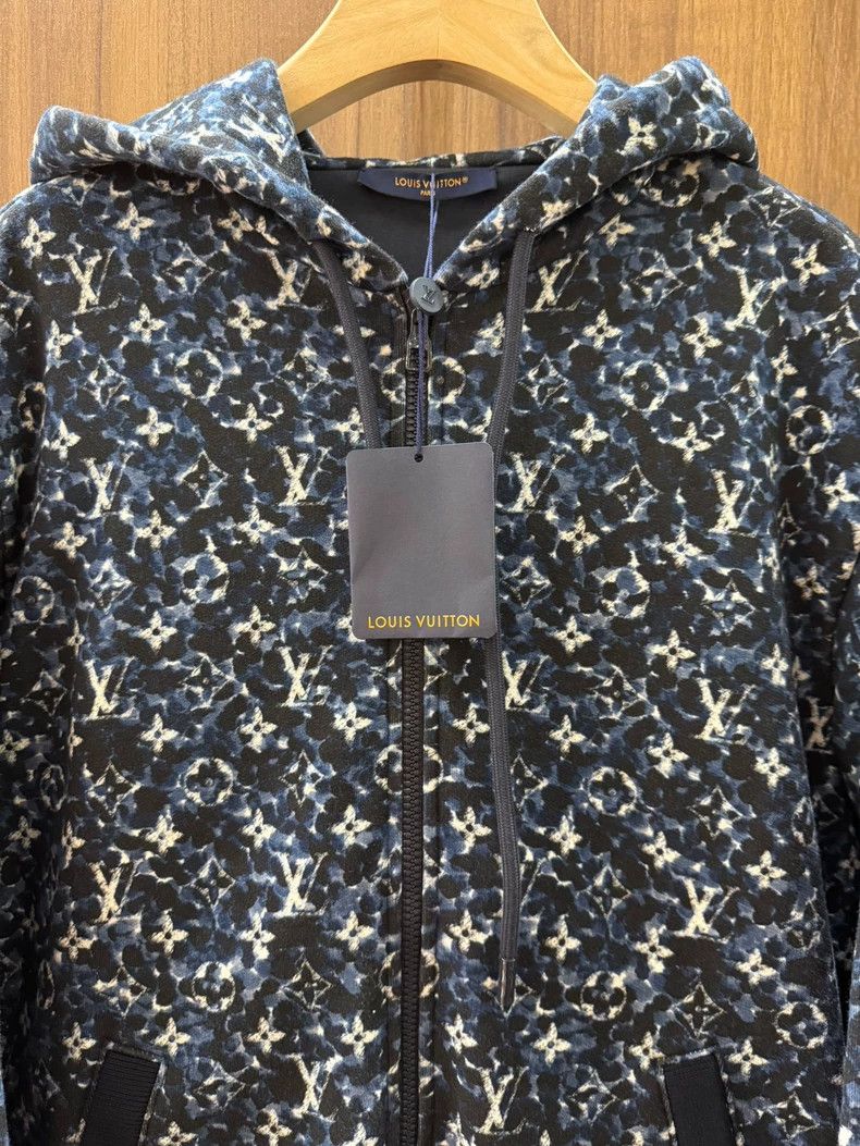 Louis Vuitton Louis Vuitton Blue full-print logo hooded sweatshirt Size US L / EU 52-54 / 3 - 3 Thumbnail
