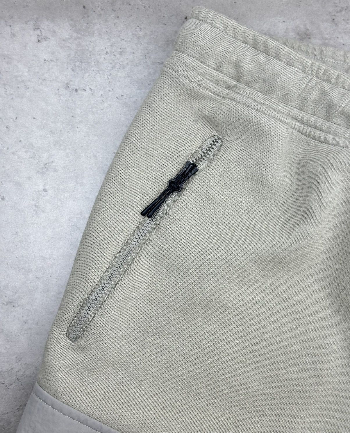Gymshark Gymshark Cargo Shorts Men XL Grey Green Hybrid Heavy Cotton Size US 36 / EU 52 - 2 Thumbnail