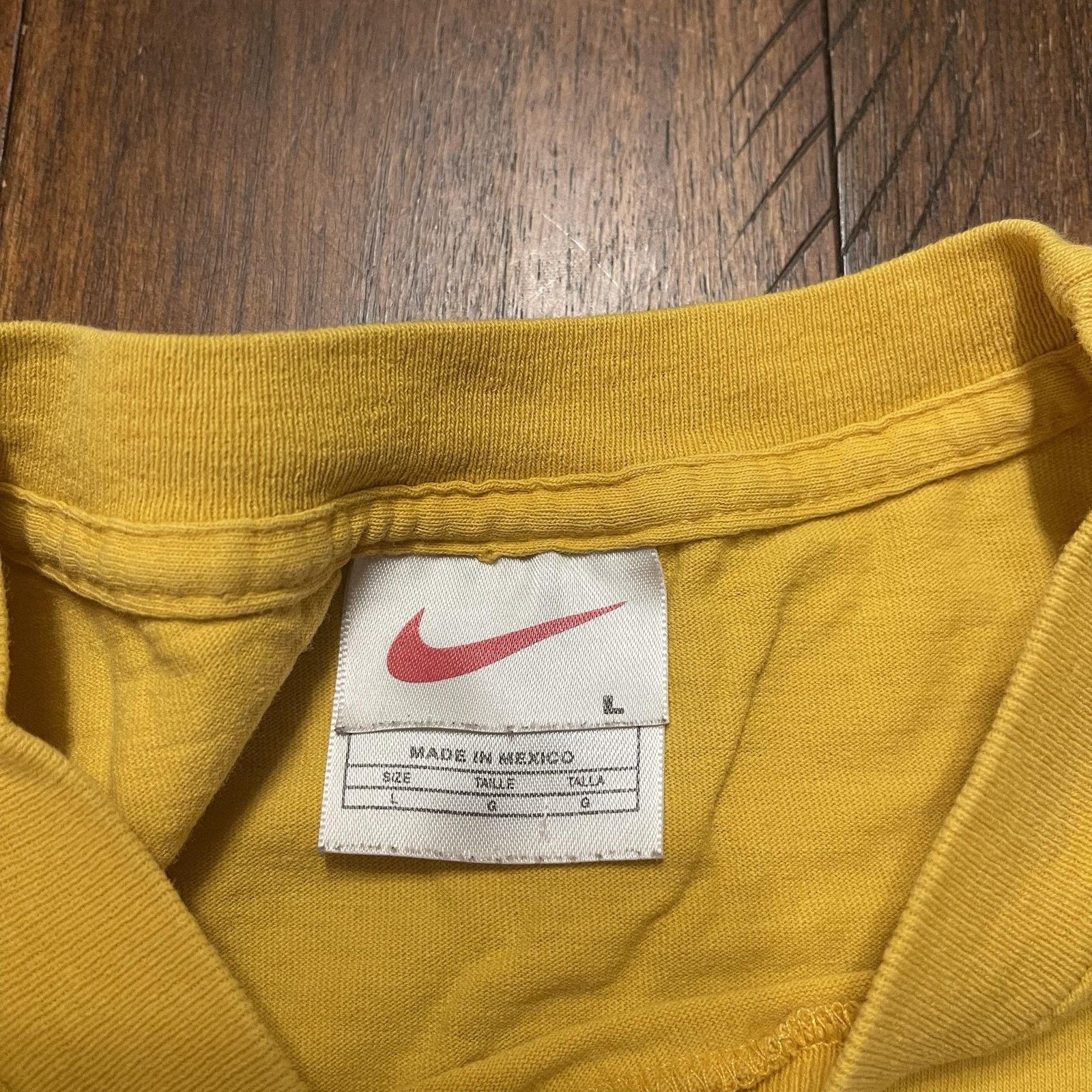 Nike Nike Shirt XL Yellow Swoosh Spell Out Graphic Short Sleeve Size US L / EU 52-54 / 3 - 5 Thumbnail