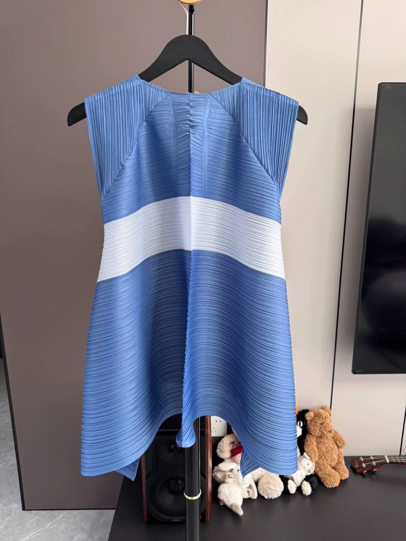 Issey Miyake Issey Miyake size:one size Blue and white pleated vest Size M / US 6-8 / IT 42-44 - 2 Thumbnail