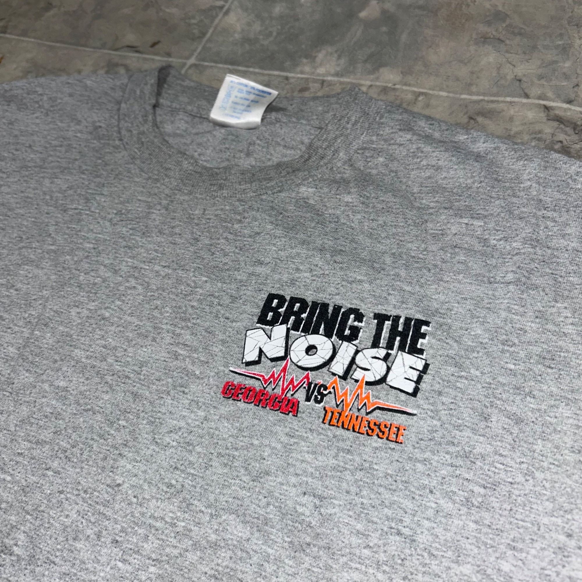 NCAA Vintage/Y2K Style Georgia Vs Tennessee Shirt Size US XL / EU 56 / 4 - 2 Thumbnail
