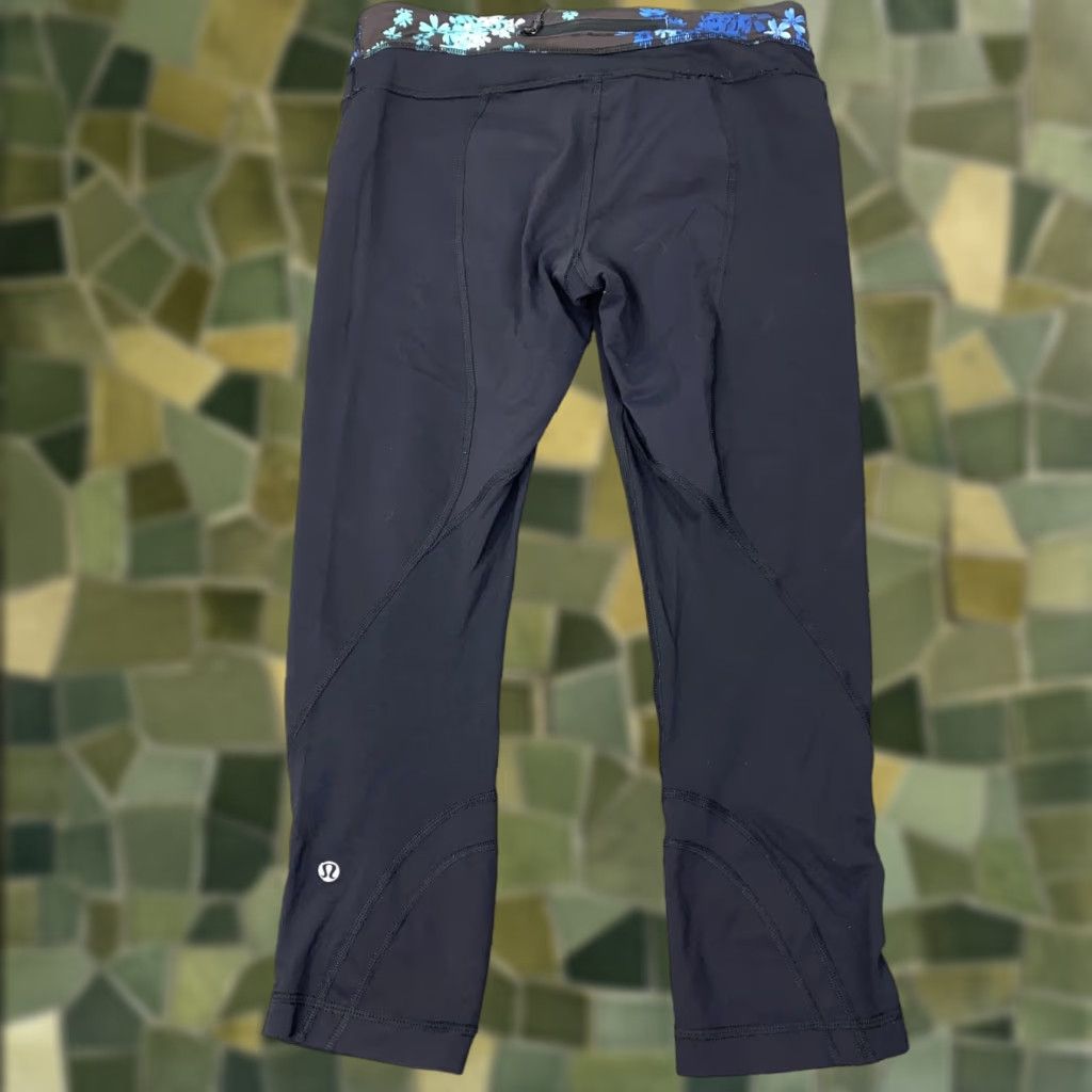 Lululemon Lululemon Run Inspire Capri Pants Womens 6 Black SoulCycle Pink Graphic Size 28" / US 6 / IT 42 - 1 Thumbnail