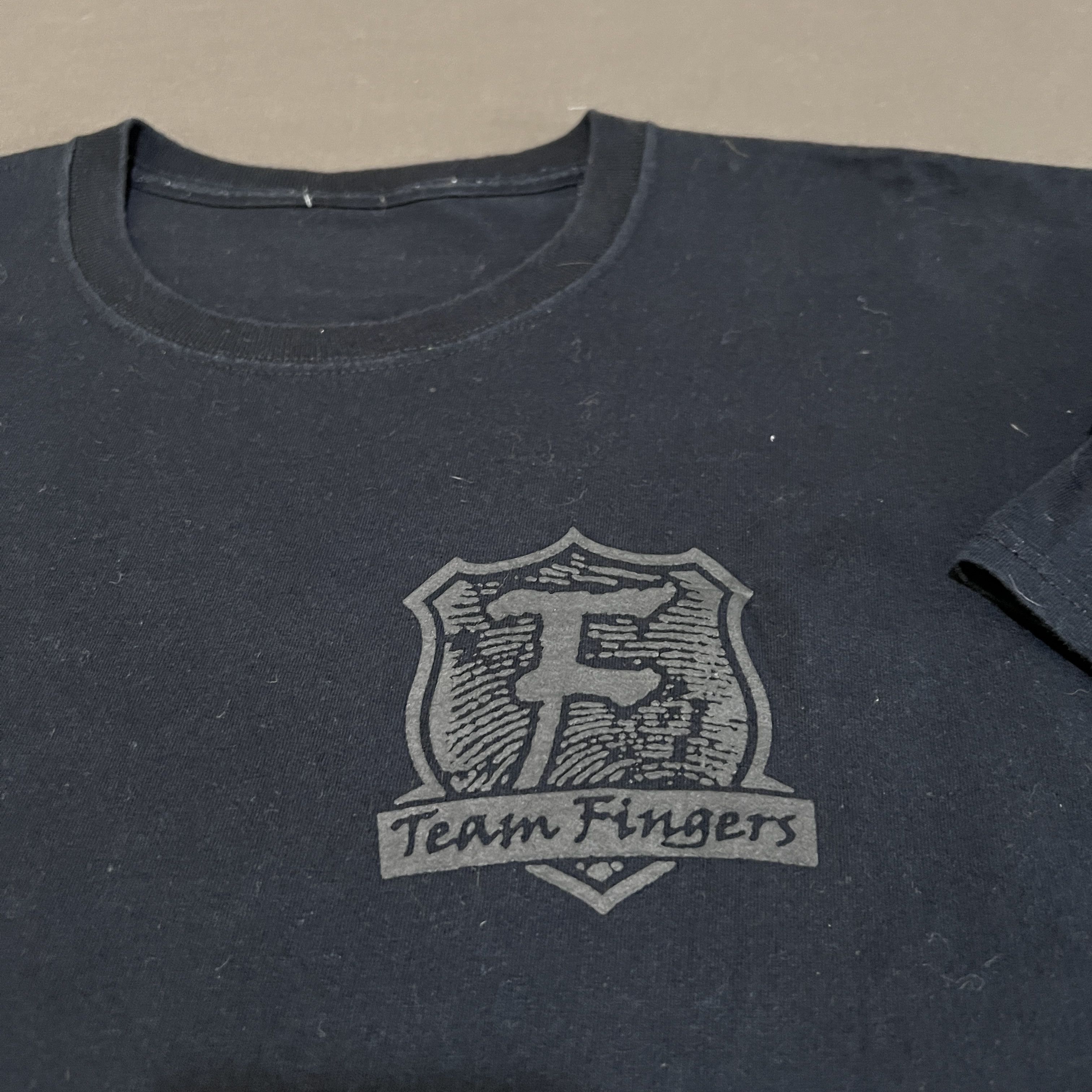 Vintage Vintage Y2K Team fingers on the trigger Promo Tee XL Gun Size US XL / EU 56 / 4 - 5 Thumbnail