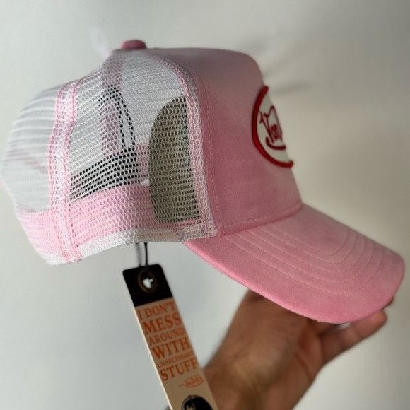 Designer × Von Dutch NWT VON DUTCH PINK CRUSH VELVET TRUCKER HAT Size ONE SIZE - 5 Thumbnail