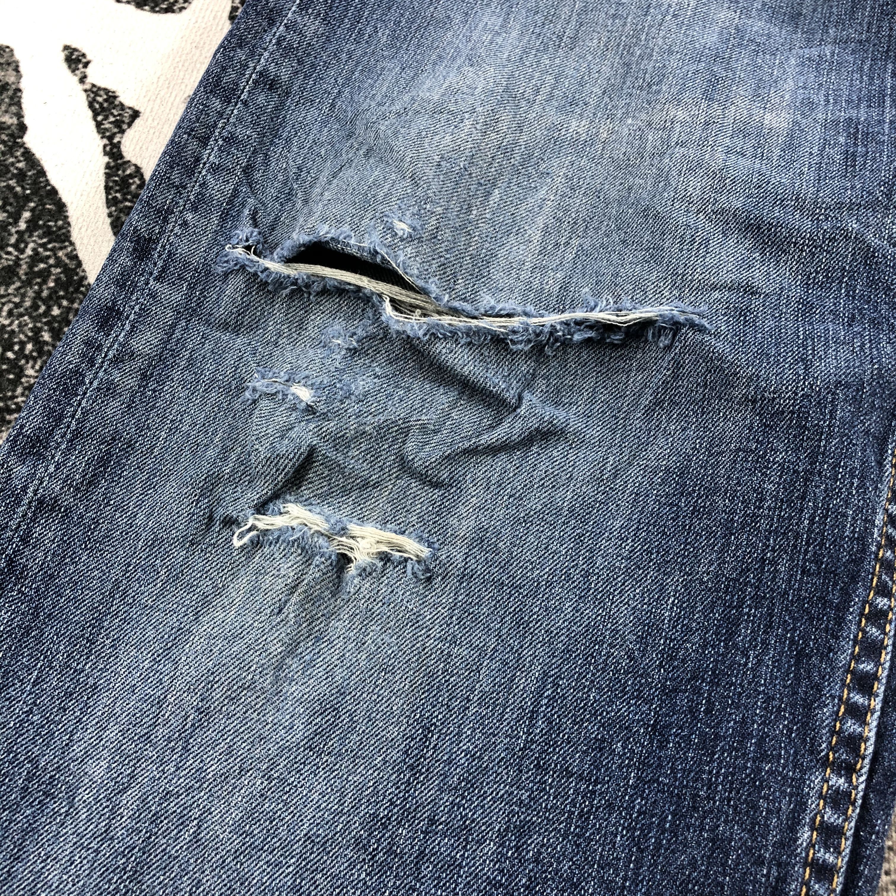 Levi's Vintage Levis 505 Jeans Distress Faded Blue Denim KJ980 Size US 34 / EU 50 - 10 Thumbnail