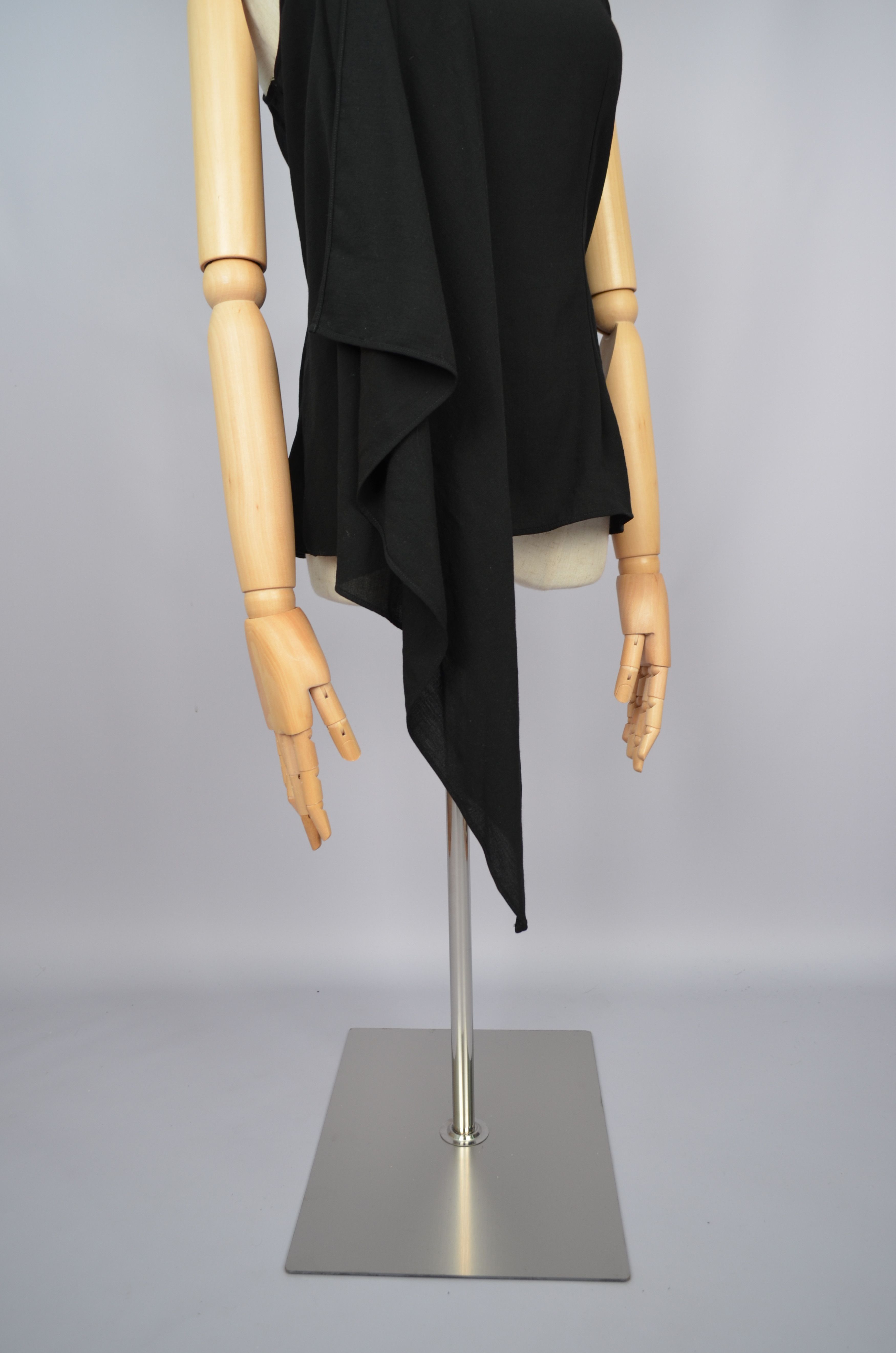 AMI × Designer AMI Wool Top Sans Manche Avec Volant Devant Top Ruffle Size S / US 4 / IT 40 - 13 Thumbnail