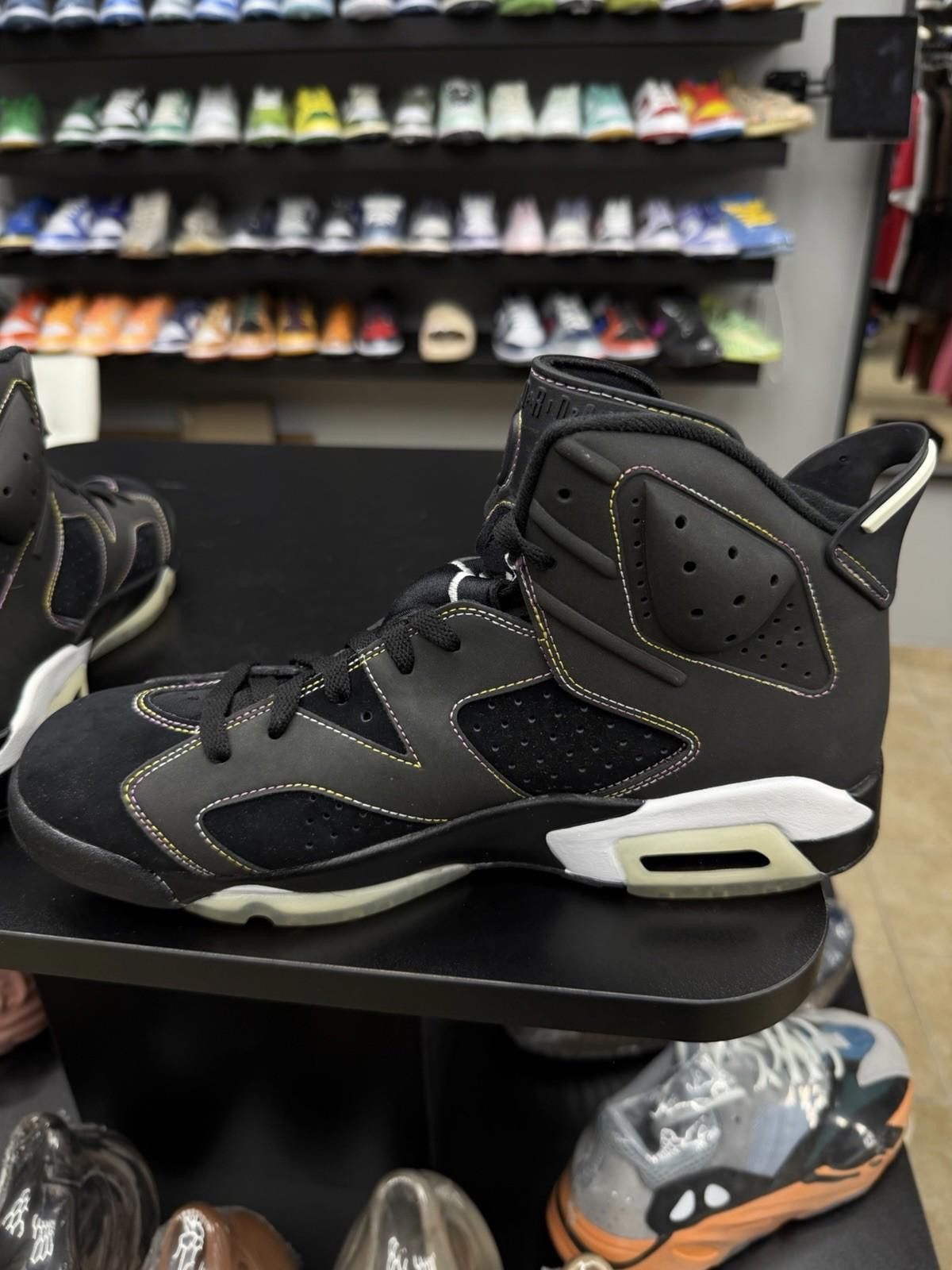 Jordan Brand Size 11 - Jordan 6 Retro Lakers 2010 RARE UN Worn Authentic Size US 11 / EU 44 - 10 Thumbnail