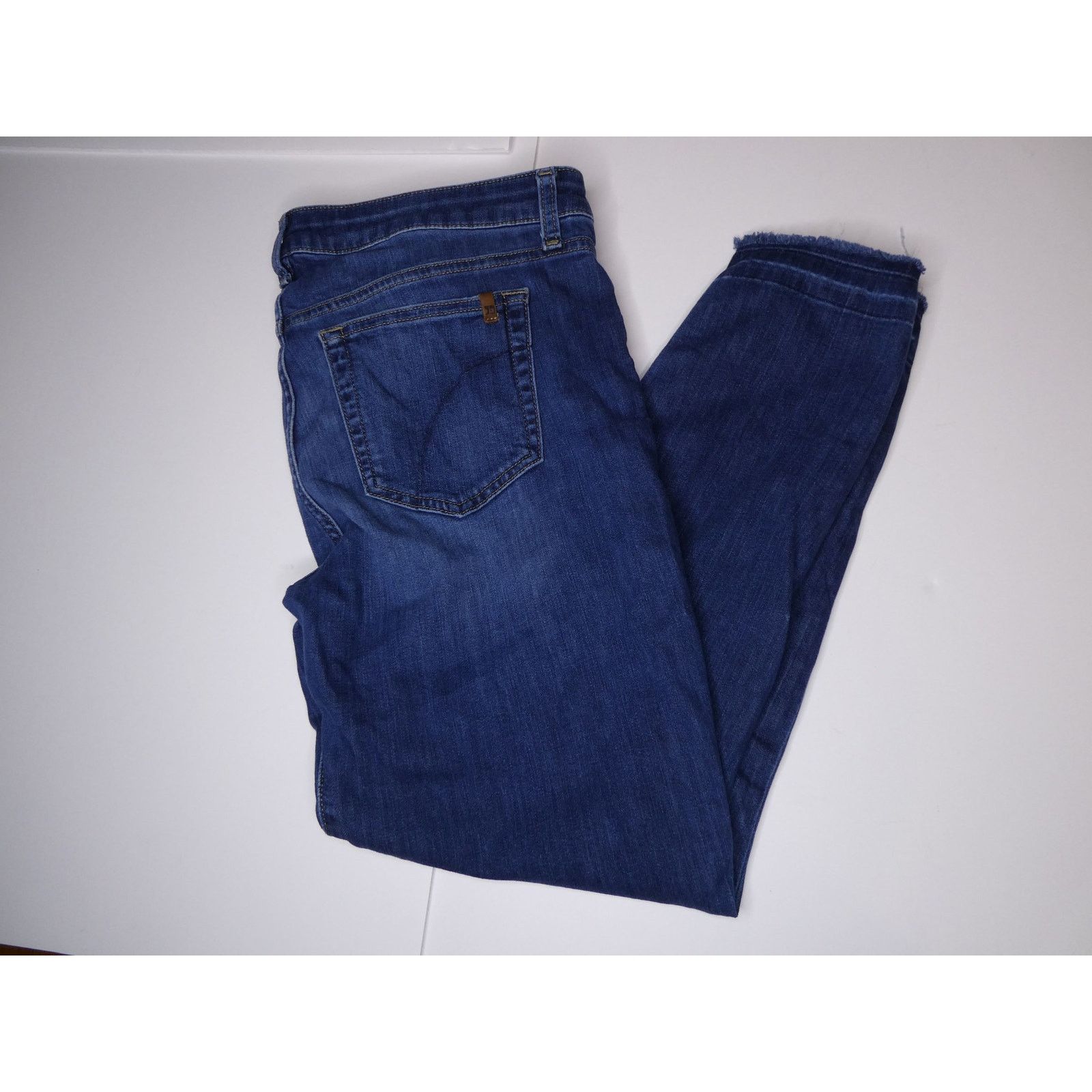 Joe's Joe's Jeans cropped slim fit frayed bottom jeans, 12/31 Size 31" - 1 Thumbnail