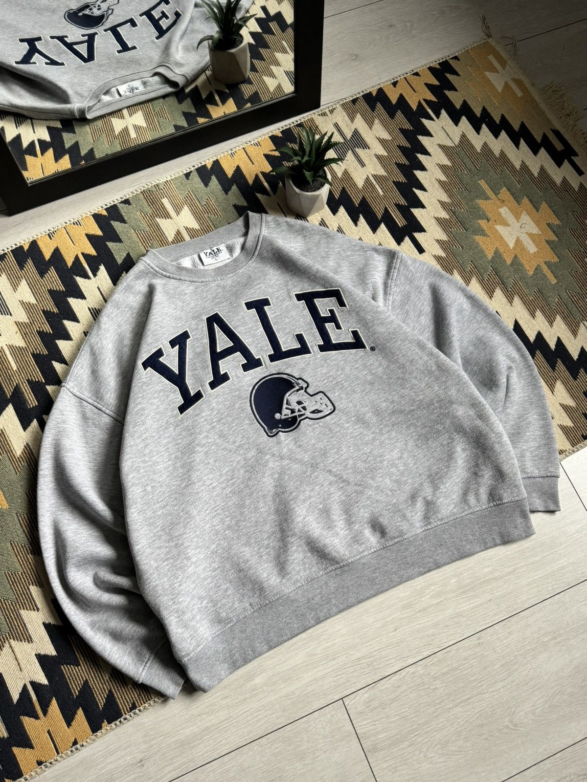 Vintage Vintage Yale University Oversized Sweatshirt Size US L / EU 52-54 / 3 - 2 Thumbnail