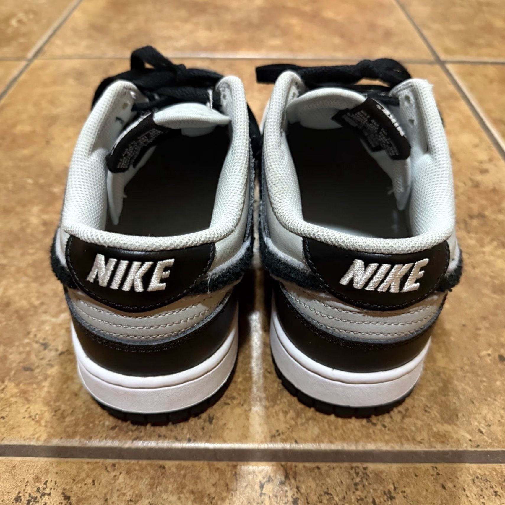 Nike Nike Dunk Low Chenille Black Swoosh Grey Fog Sz 11 Mens Low dq7683-001 Size US 11 / EU 44 - 5 Thumbnail