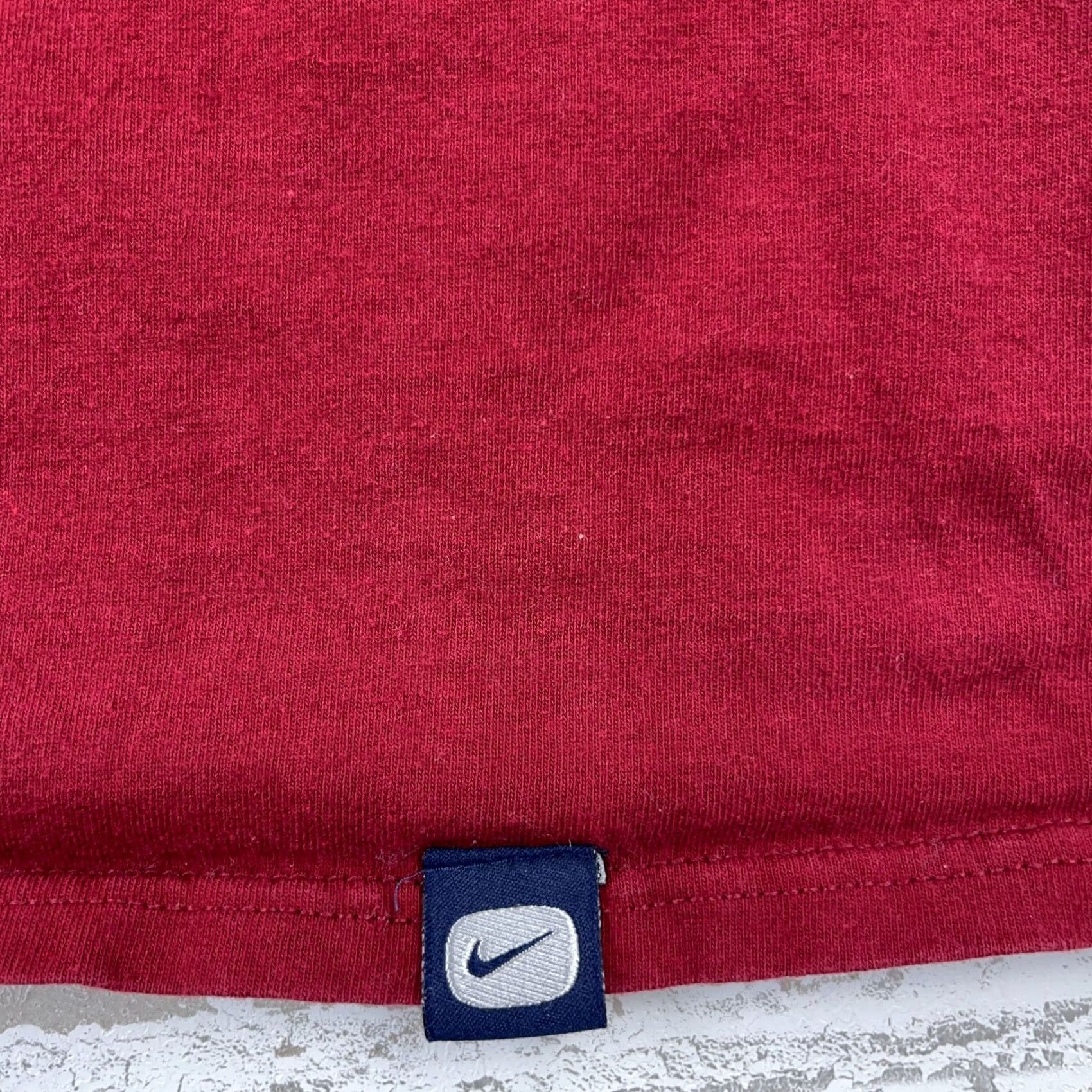 Nike VINTAGE Nike Shirt Men M Red Logo Tee 2000s Y2K Classic Retro Knit Jersey Sleeveless Crew Neck T-Shirt Size US M / EU 48-50 / 2 - 5 Thumbnail