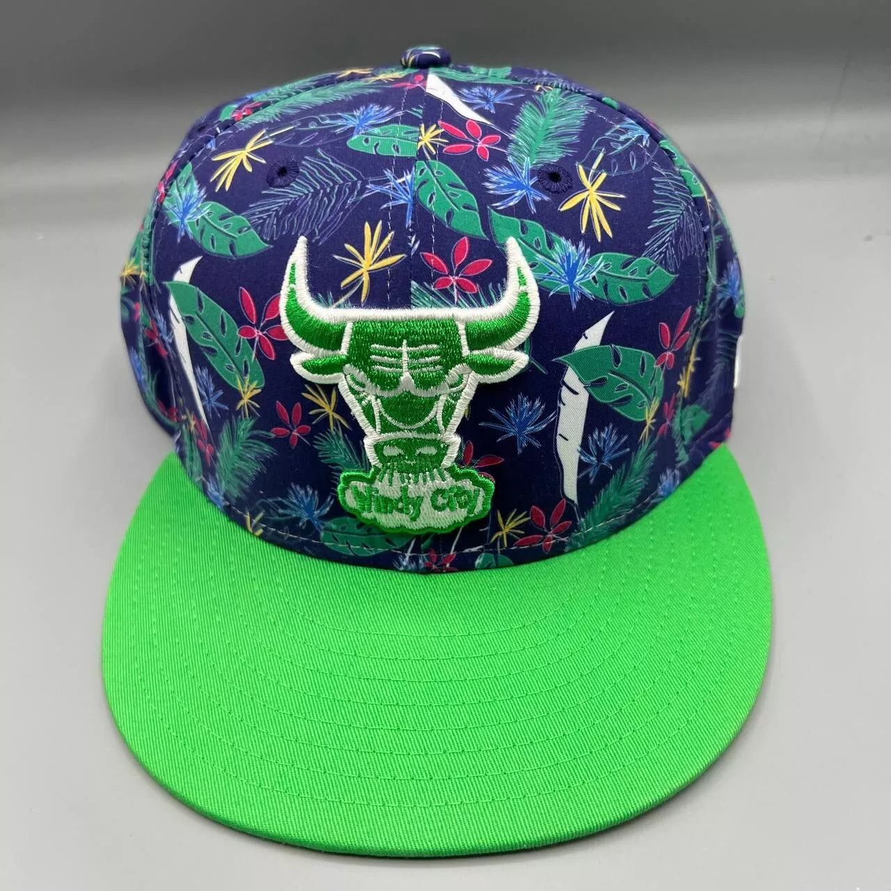 New Era Chicago Bulls Windy City Hat Men M-L Hawaiian StrapBack Cap Size ONE SIZE - 1 Thumbnail