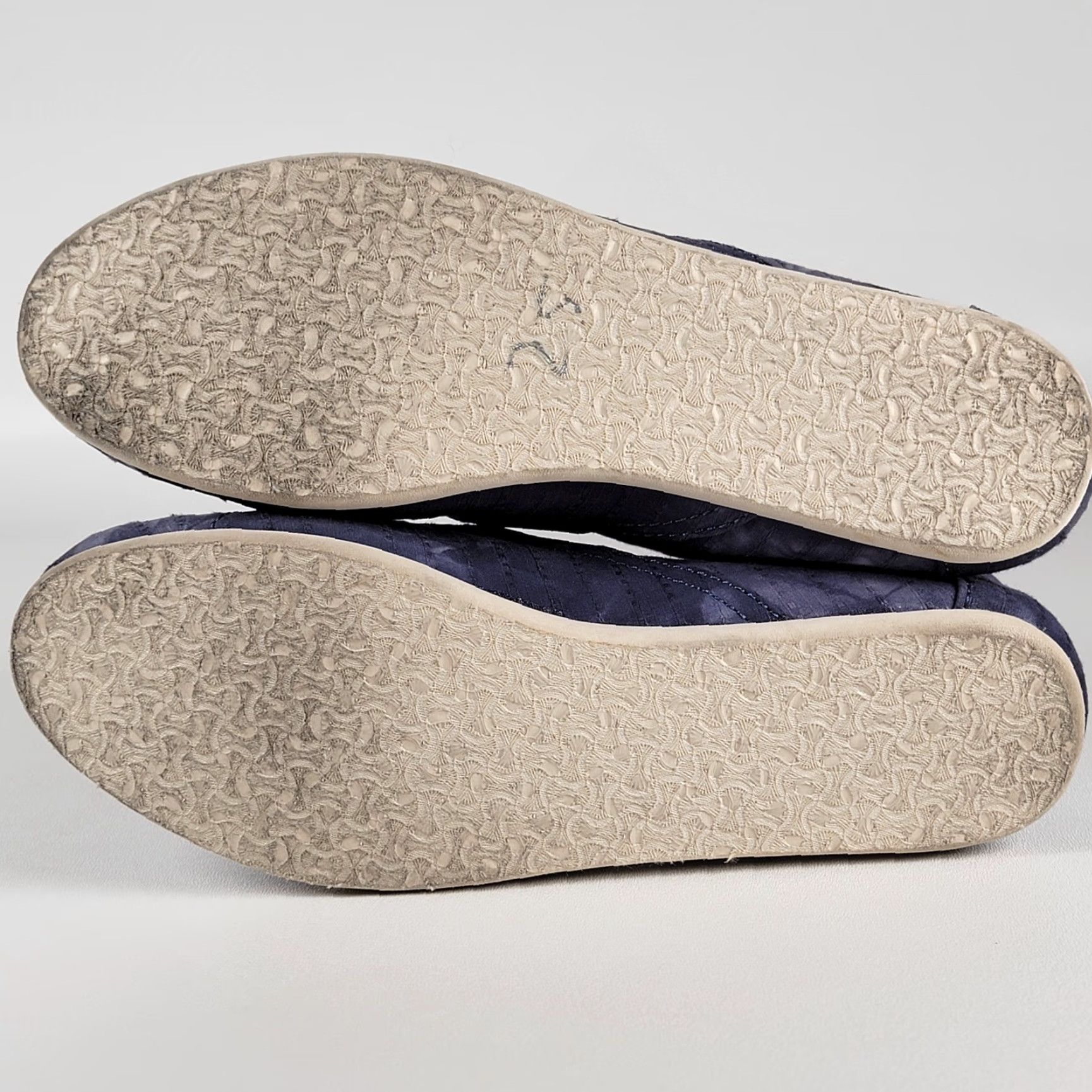 Toms VINTAGE TOMS Alpargata Navy Blue Tie Die Ortholite Flats Women's 7.5 Navy Blue Tie Die Ortholite Flats Women 7.5 Size US 6 / IT 36 - 6 Thumbnail