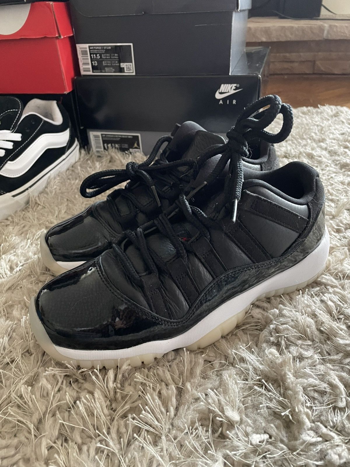Jordan Brand Jordan 11 Low Gs 72-10 Size US 6 / EU 39 - 1 Thumbnail