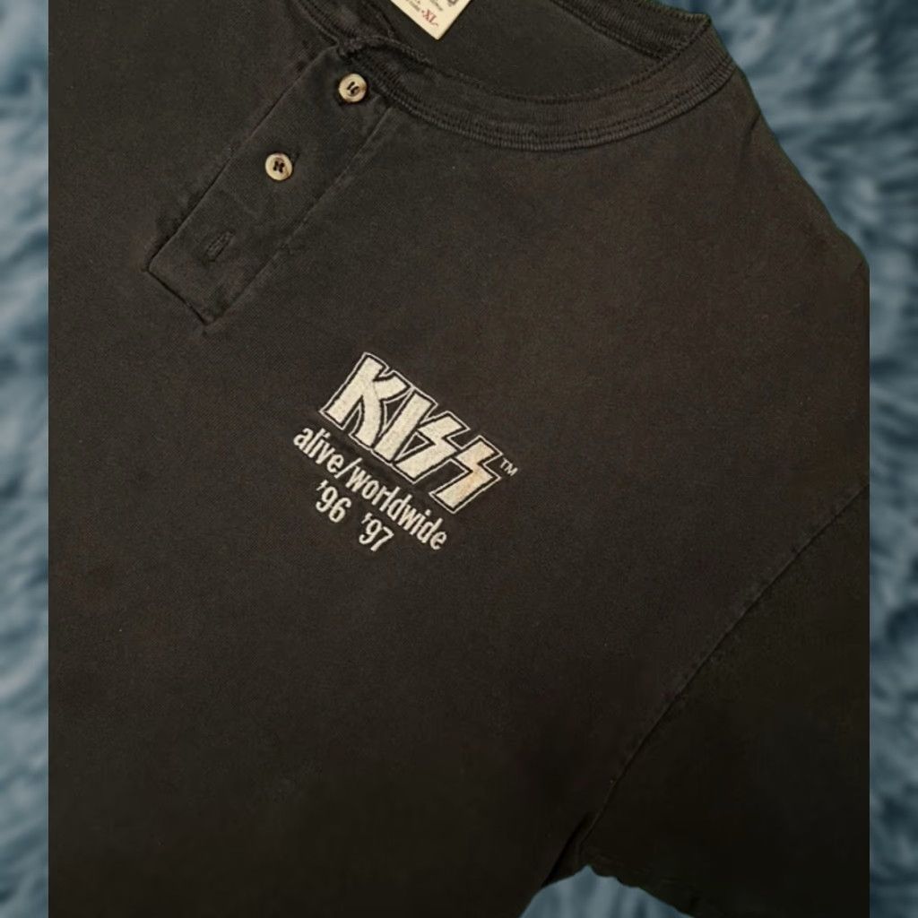 Vintage VINTAGE Kiss Band Tee Alive World Tour 1996 1997 Embroidered Shirt Mens XL Black 90s USA Music Rock T-Shirt Mens XL Size US XL / EU 56 / 4 - 1 Thumbnail