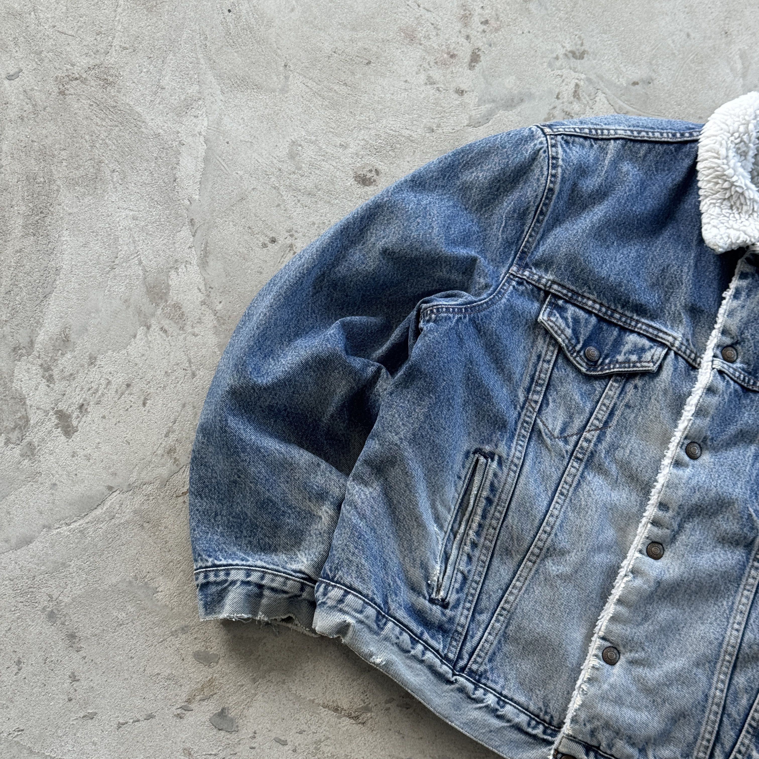 Levi's Levi's Vintage Made In USA Sherpa Denim Trucker Jacket 48 Size US L / EU 52-54 / 3 - 3 Thumbnail