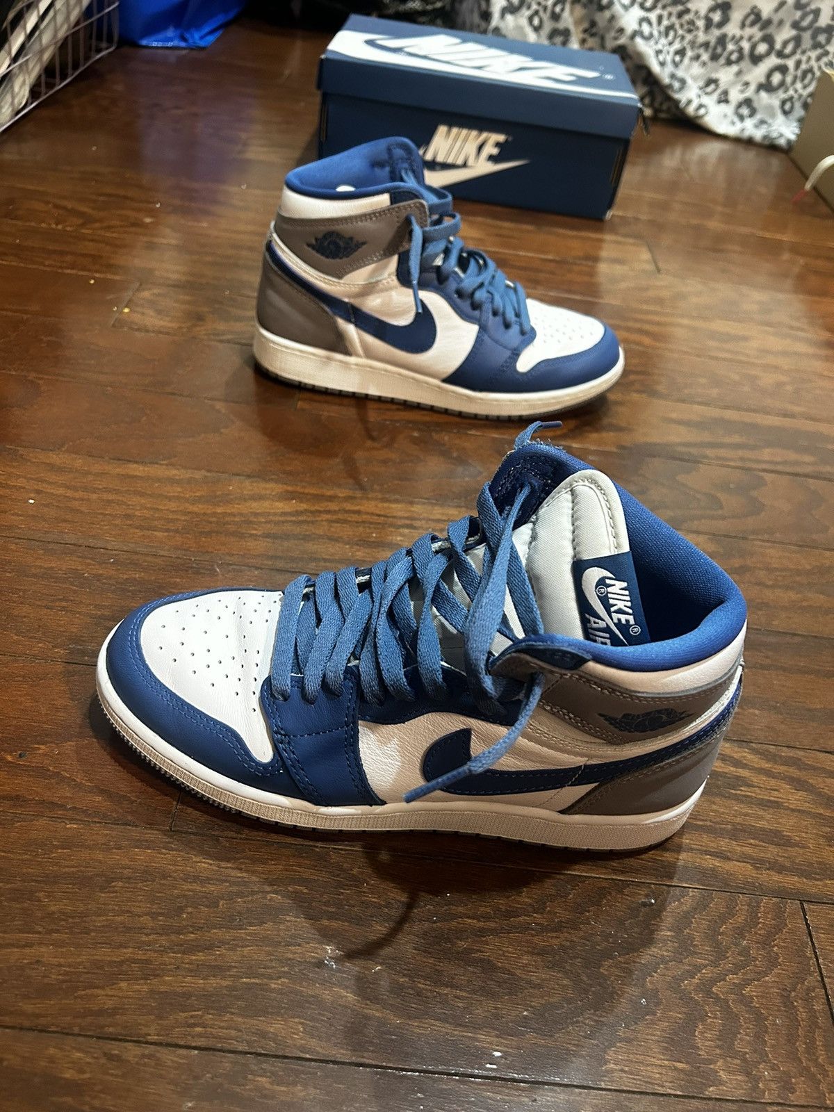 Jordan Brand Air Jordan 1 Mid True Blue / Cement Grey — 4.5Y (W 6) Size US 6 / EU 39 - 2 Thumbnail