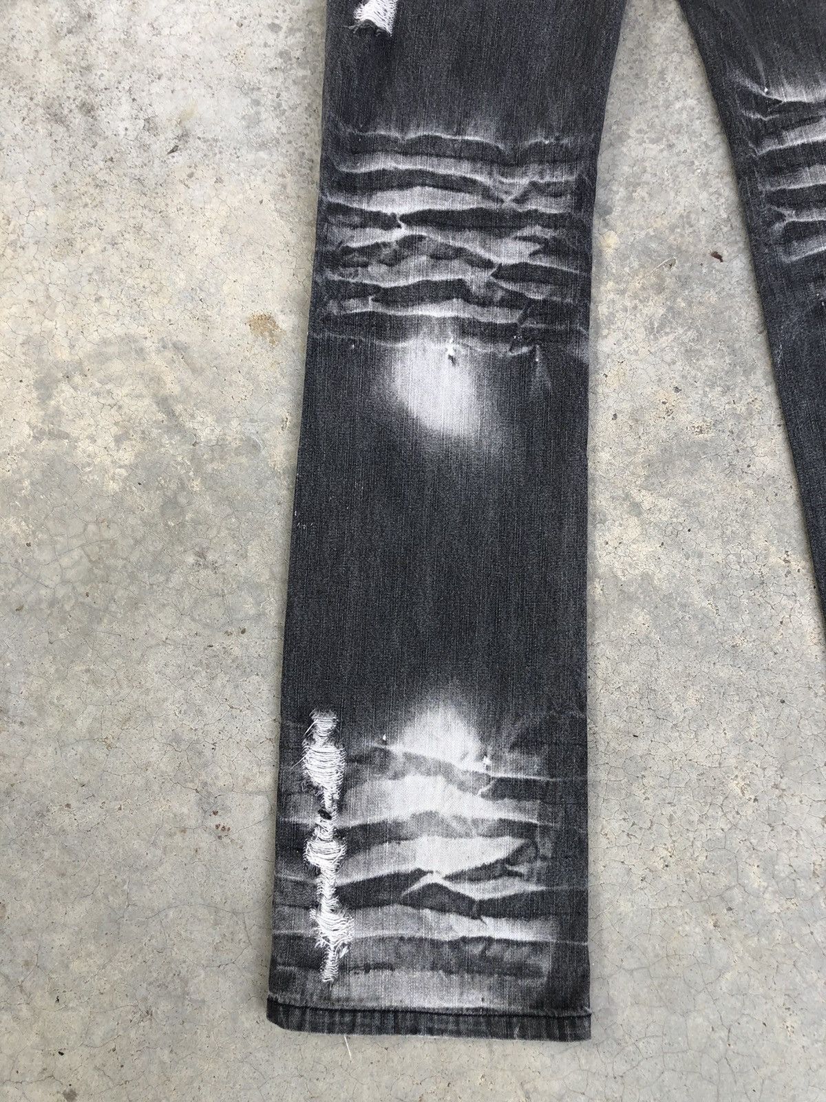 Who Decides War Japanese LOWBOX Flared Jeans Distressed Jeans Size US 30 / EU 46 - 11 Thumbnail