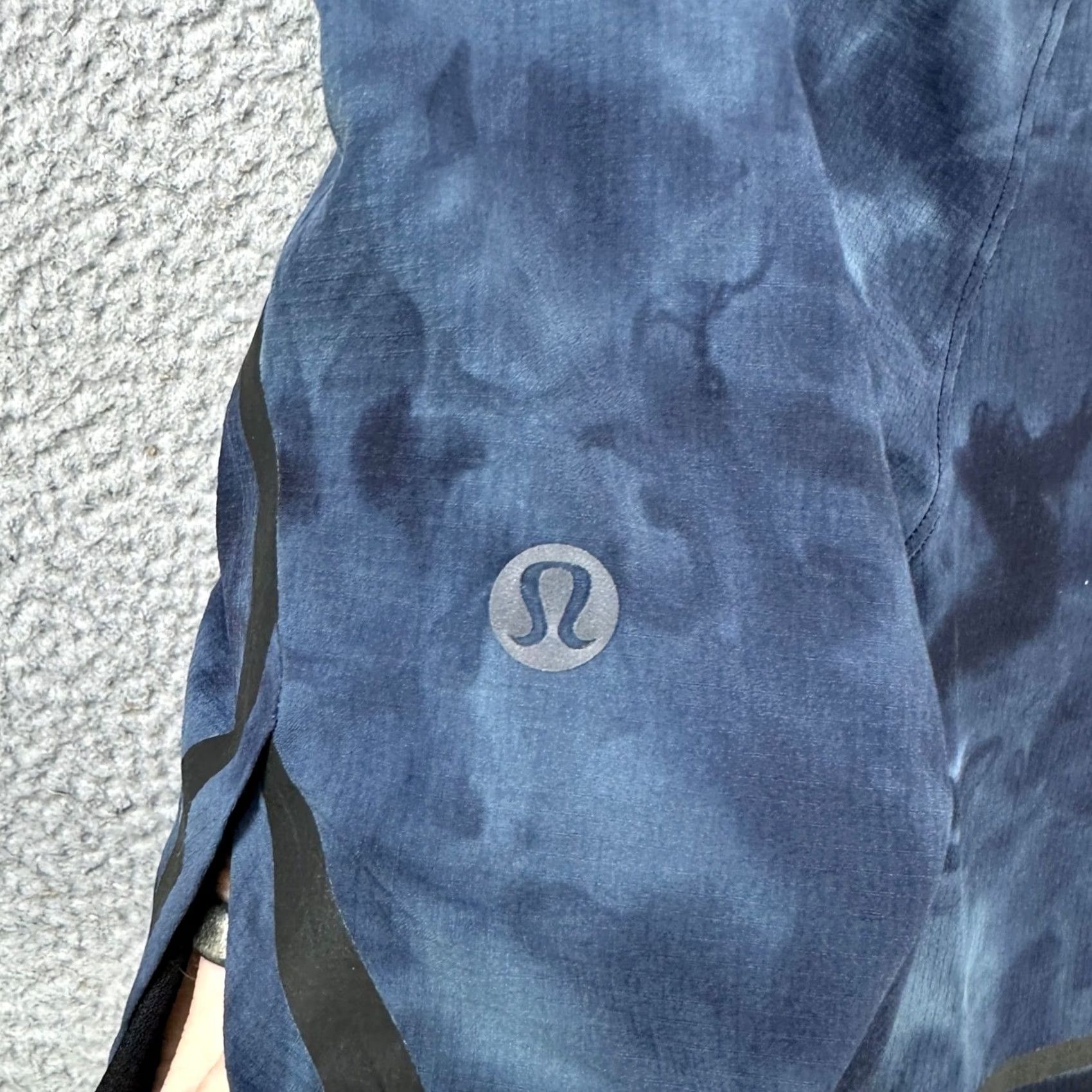 Lululemon Lululemon Surge Shorts Small Blue Tie-Dye Lined Drawstring 6in Inseam Pockets Elastic Waist Logo Athletic Mens Shorts XS to? Wait Size US 29 - 5 Thumbnail