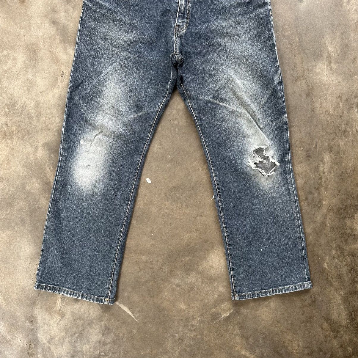 Japanese Brand Vintage Hanes Distressed Faded Denim Raw Jean Pant Size 34 Size US 34 / EU 50 - 2 Thumbnail