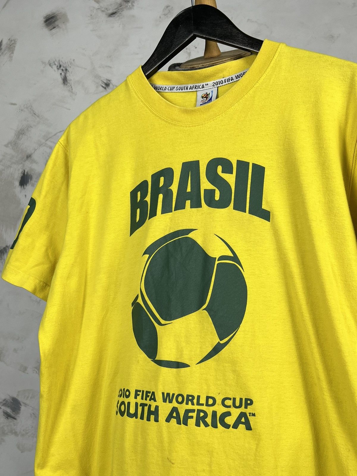 Vintage Brazil 2010 FIFA World Cup T-Shirt Size M - L Size US L / EU 52-54 / 3 - 2 Thumbnail