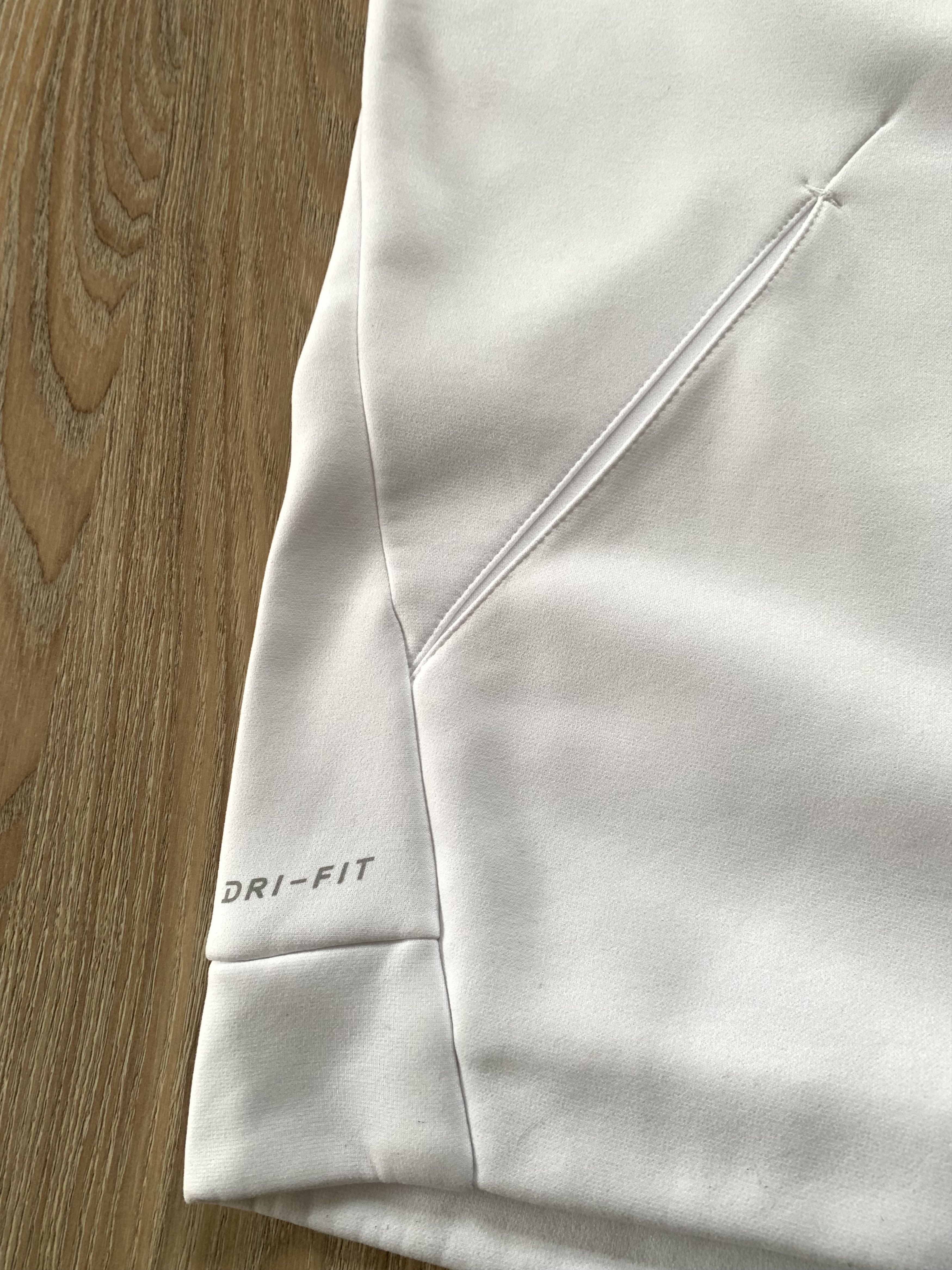 Nike Nike Dri-FIT White Big Logo Printed Hoodie Size US L / EU 52-54 / 3 - 9 Thumbnail