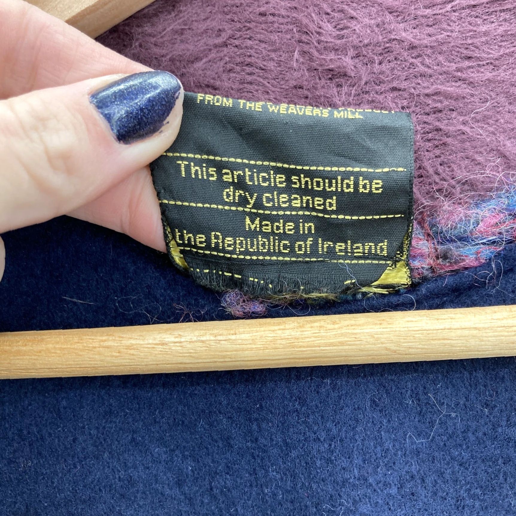 Vintage VINTAGE Tapestries Ireland Poncho Womens One Size Purple Made in Ireland 90s Size ONE SIZE - 4 Thumbnail