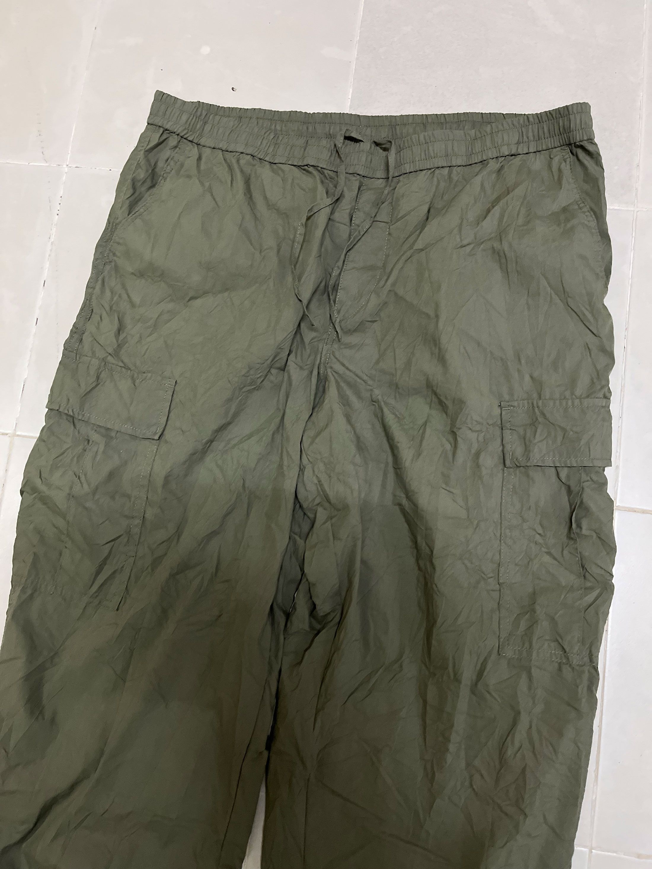 Japanese Brand × Uniqlo Relax Pants Uniqlo Parachute Lightweight Cargo Size US 34 / EU 50 - 2 Thumbnail