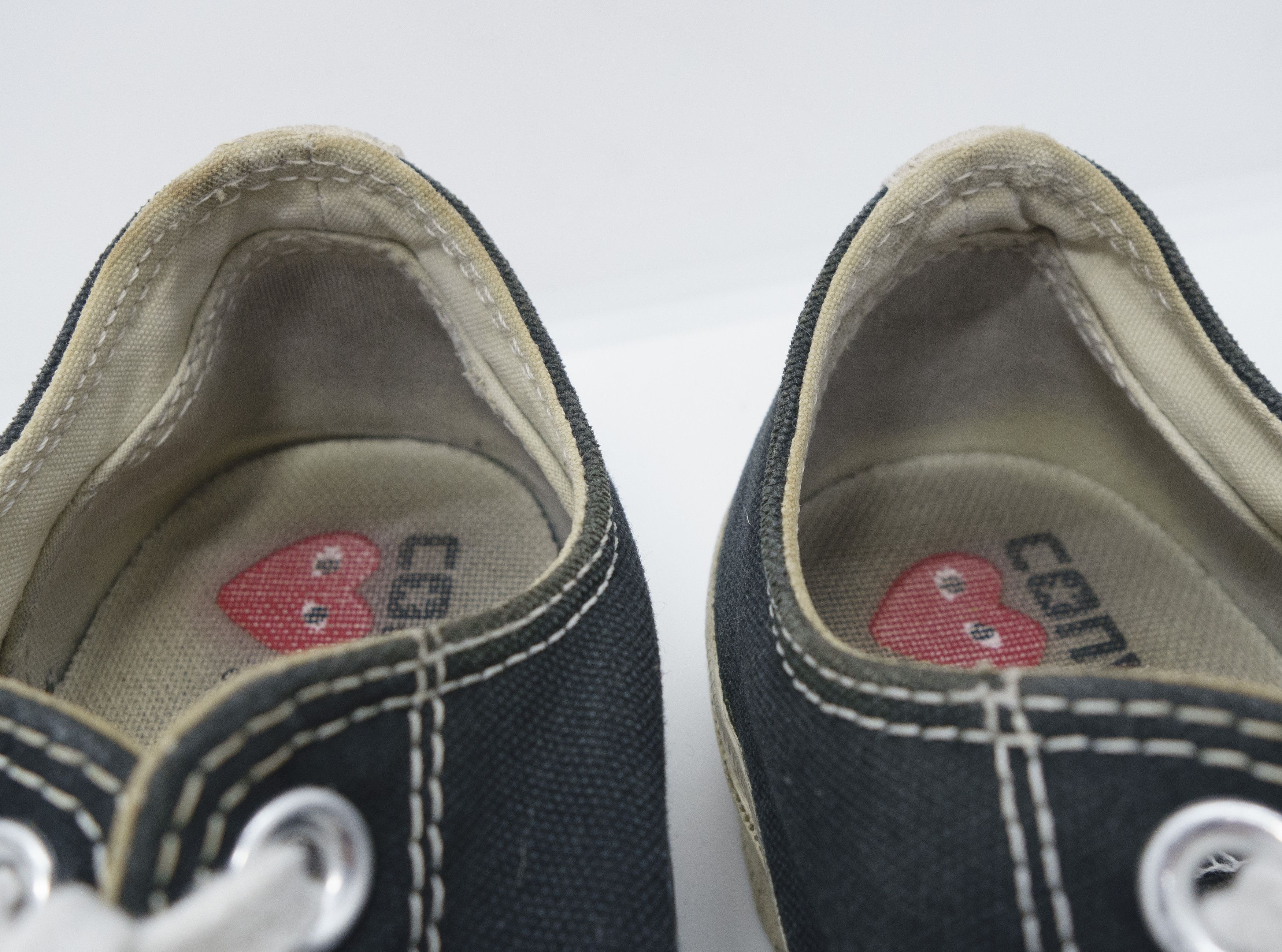 Comme des Garcons PLAY × Converse Logo Thrashed Low Sneakers Size US 7 / EU 40 - 7 Thumbnail