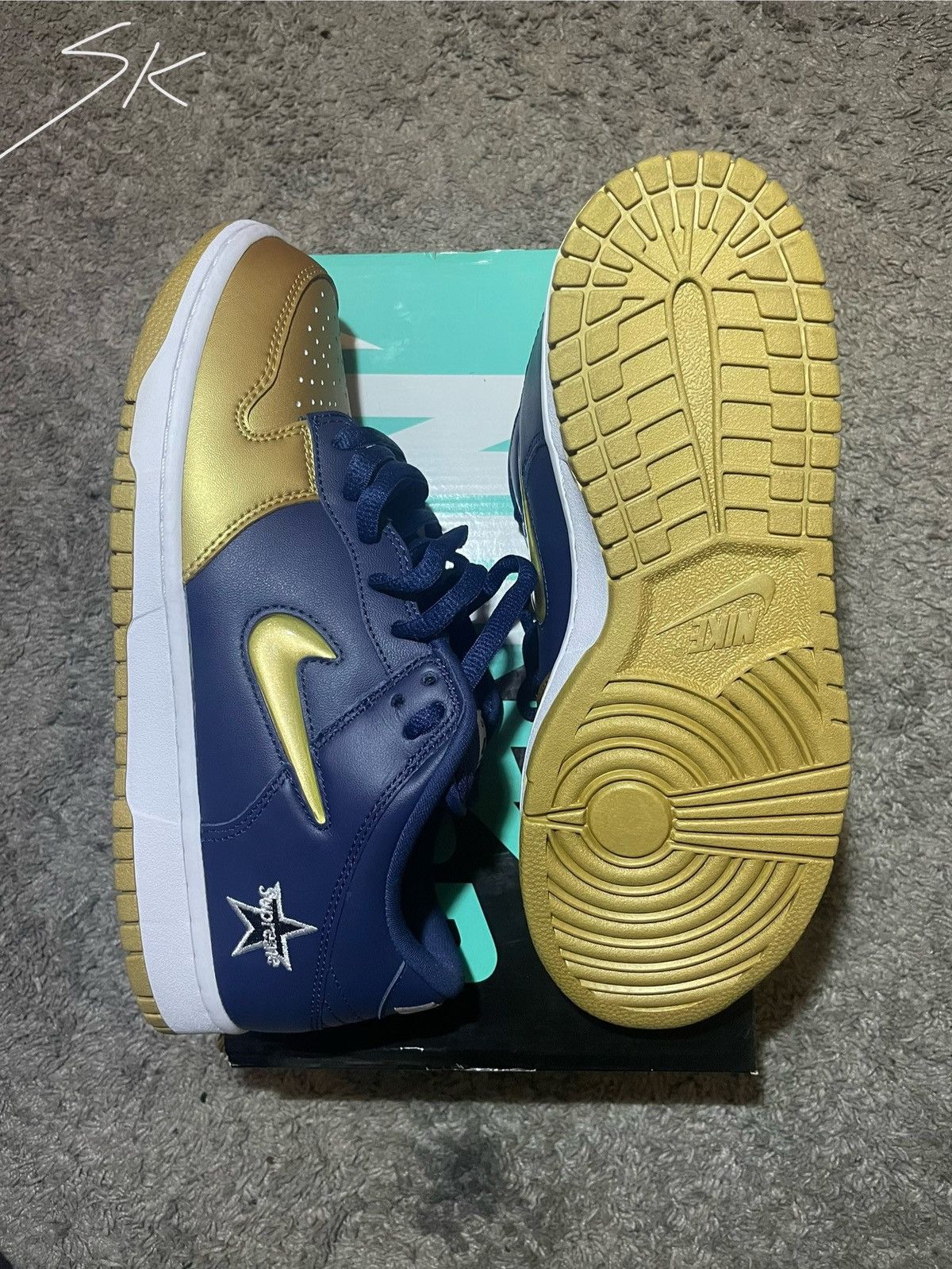 Nike Nike SB Dunk Low Supreme Jewel Swoosh Gold Size US 9 / EU 42 - 4 Thumbnail