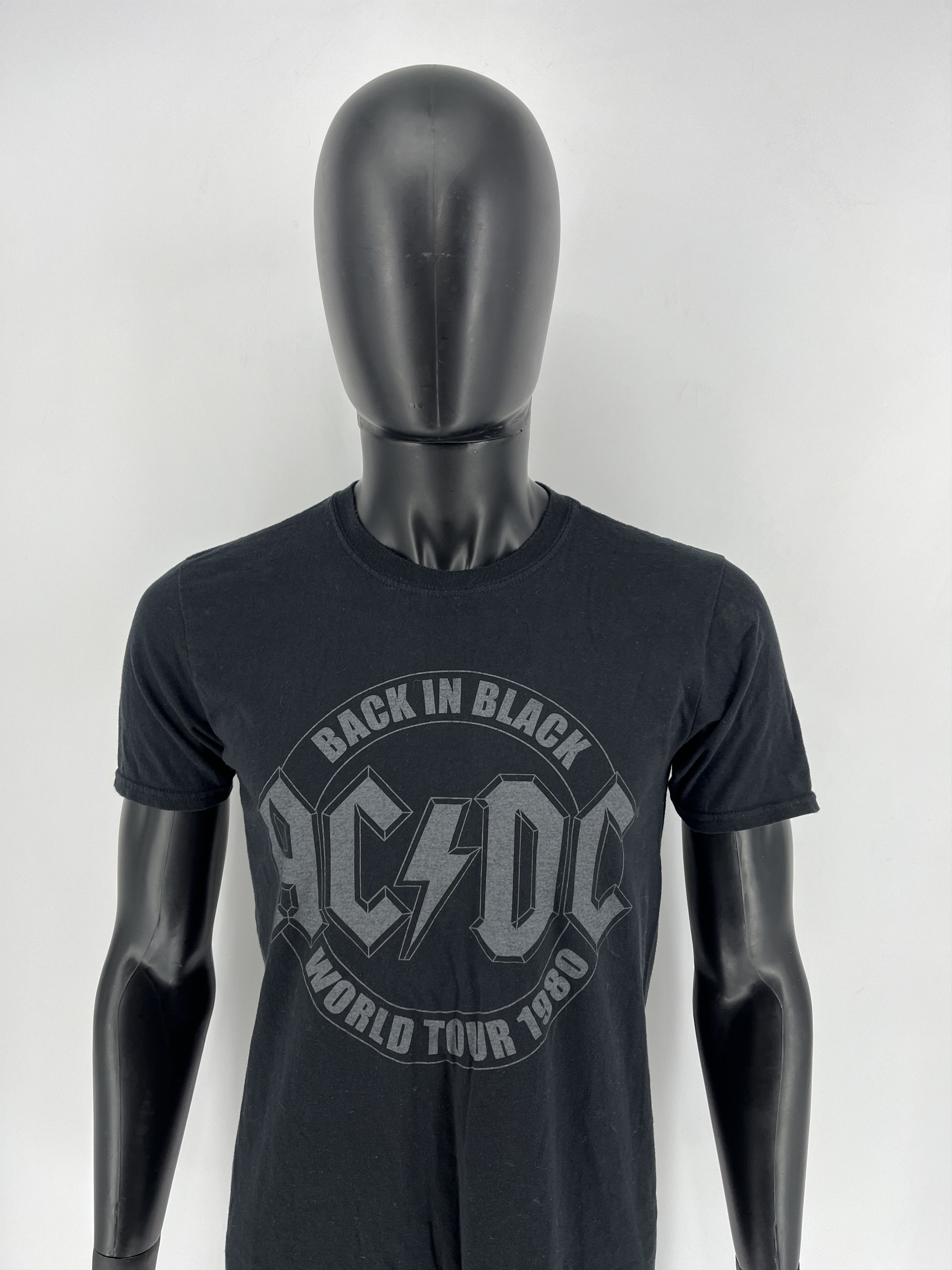 Band Tees Vintage Y2K ACDC "Back in Black" T-Shirt Rock Band Size M Size US M / EU 48-50 / 2 - 1 Thumbnail