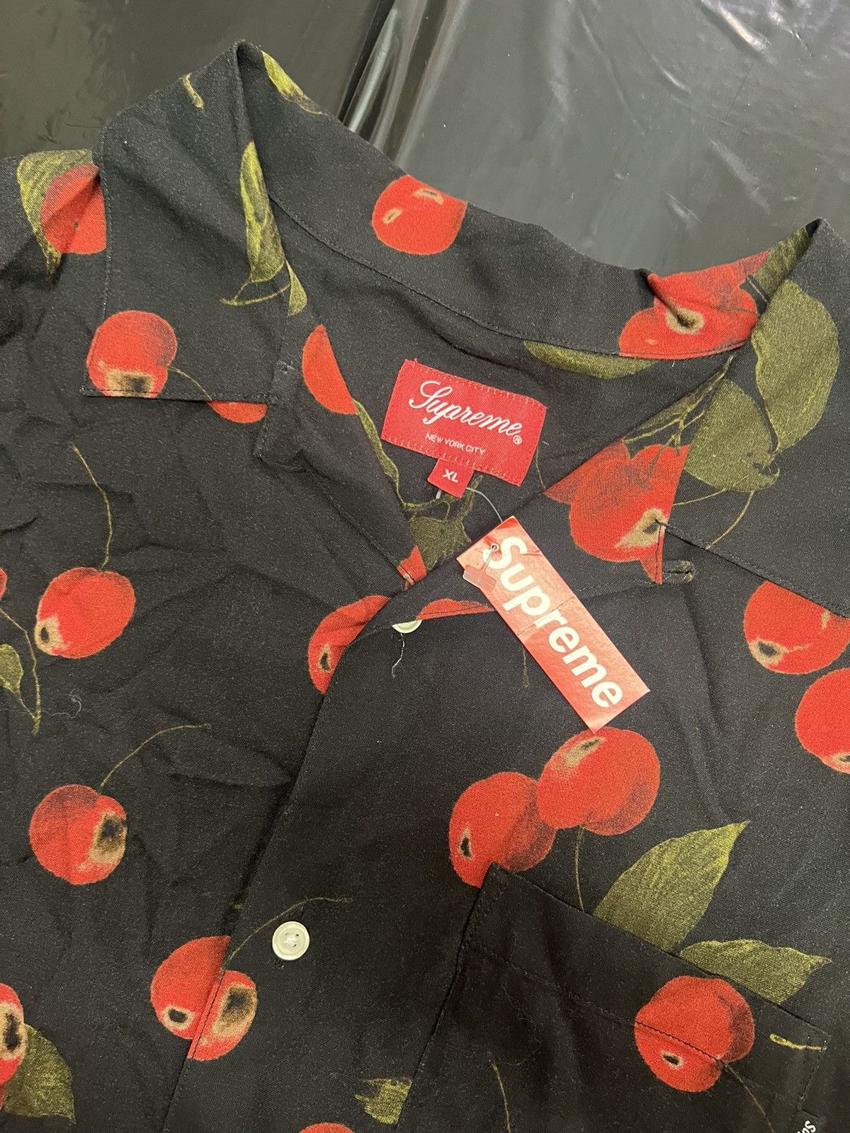 Supreme Supreme Cherry rayon shirt bnwt Size US XL / EU 56 / 4 - 2 Thumbnail