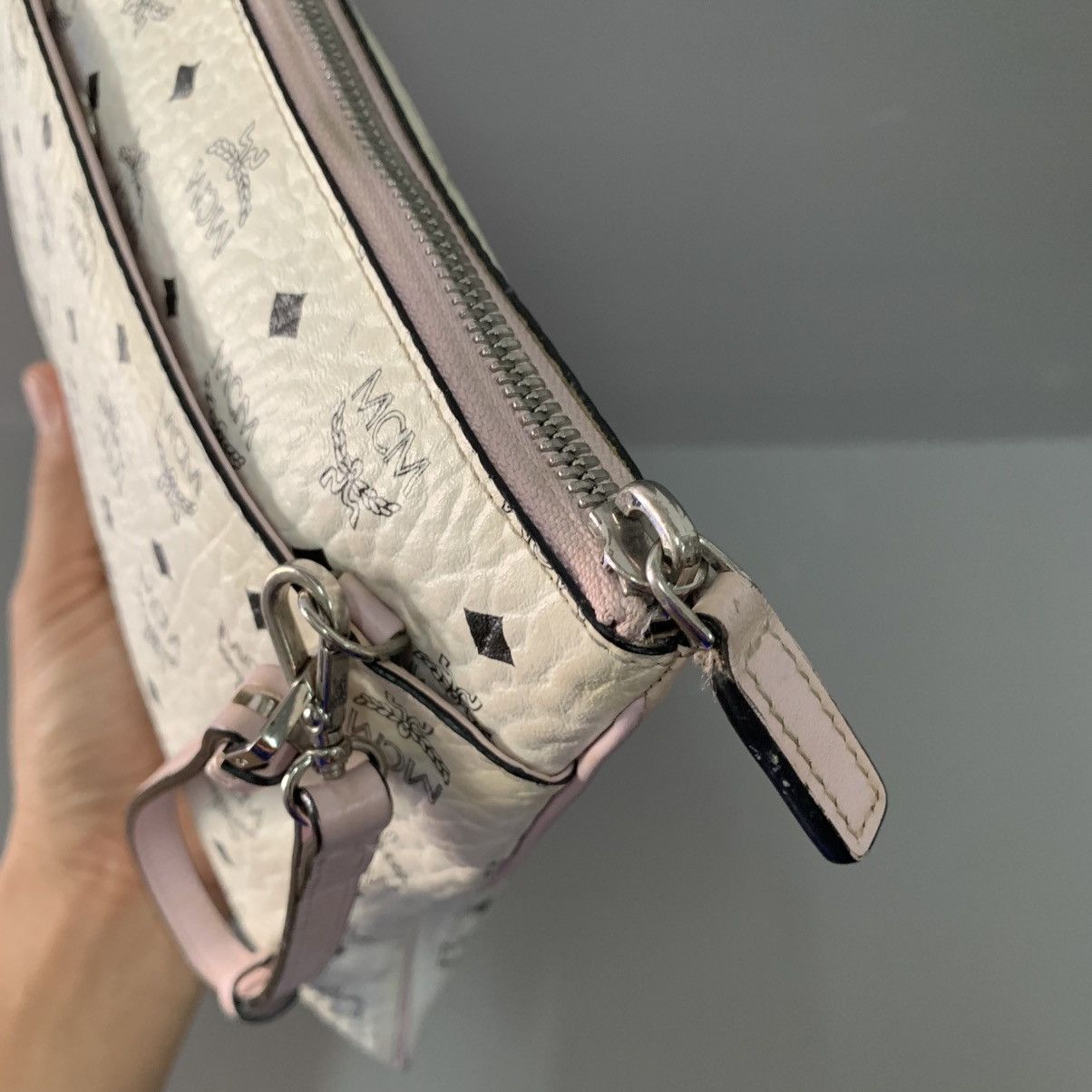 MCM MCM White Clutch Slingbag Size ONE SIZE - 10 Thumbnail