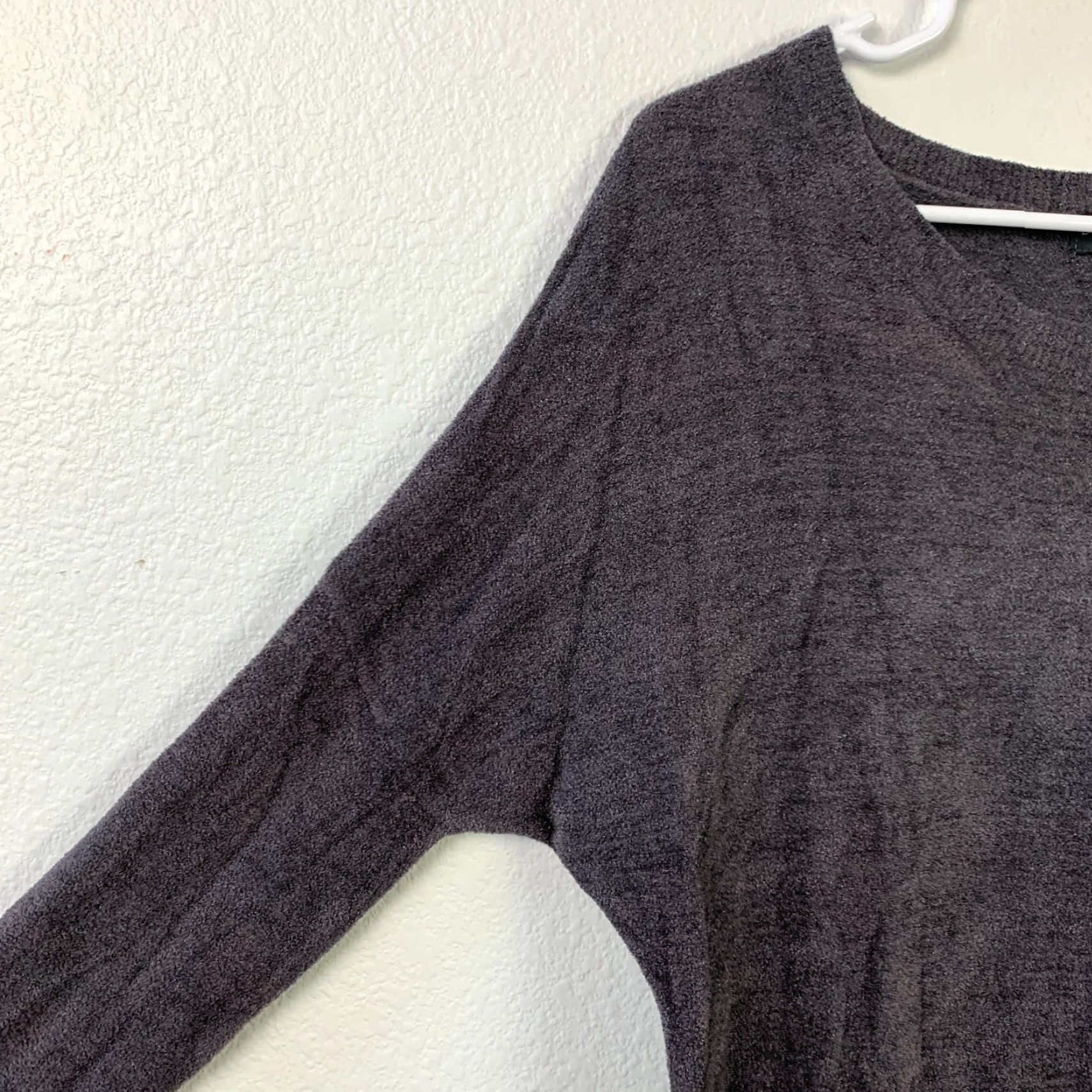Vintage Barefoot Dreams Shirt Womens Adult Small Gray Slouchy Pullover Blouse Classic Knit Nylon Viscose Casual Sleeve Round Neck Flatbed Comfort Size S / US 4 / IT 40 - 2 Thumbnail