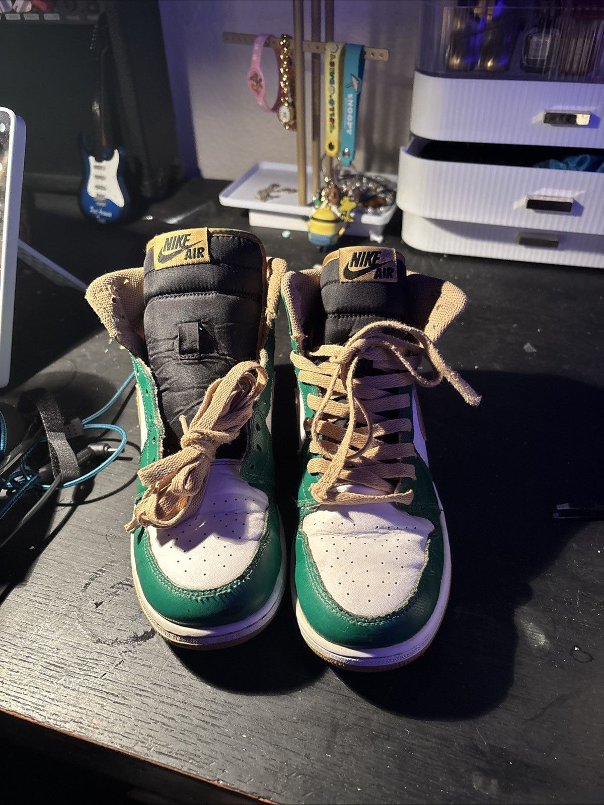 Nike Nike Air Jordan 1 Retro High OG Boston Celtics 2013 Size US 6.5 / EU 39-40 - 2 Thumbnail