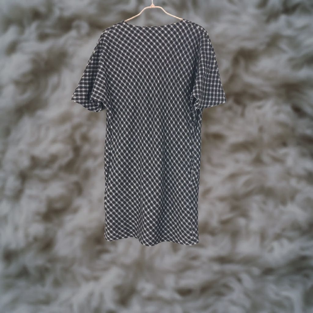 Vintage Toast Wool Blend Pencil Dress Women Size 10 Black Check V-Neck Short Sleeve Dolman Sleeve Knee Length Casual Dress Size L / US 10 / IT 46 - 1 Thumbnail
