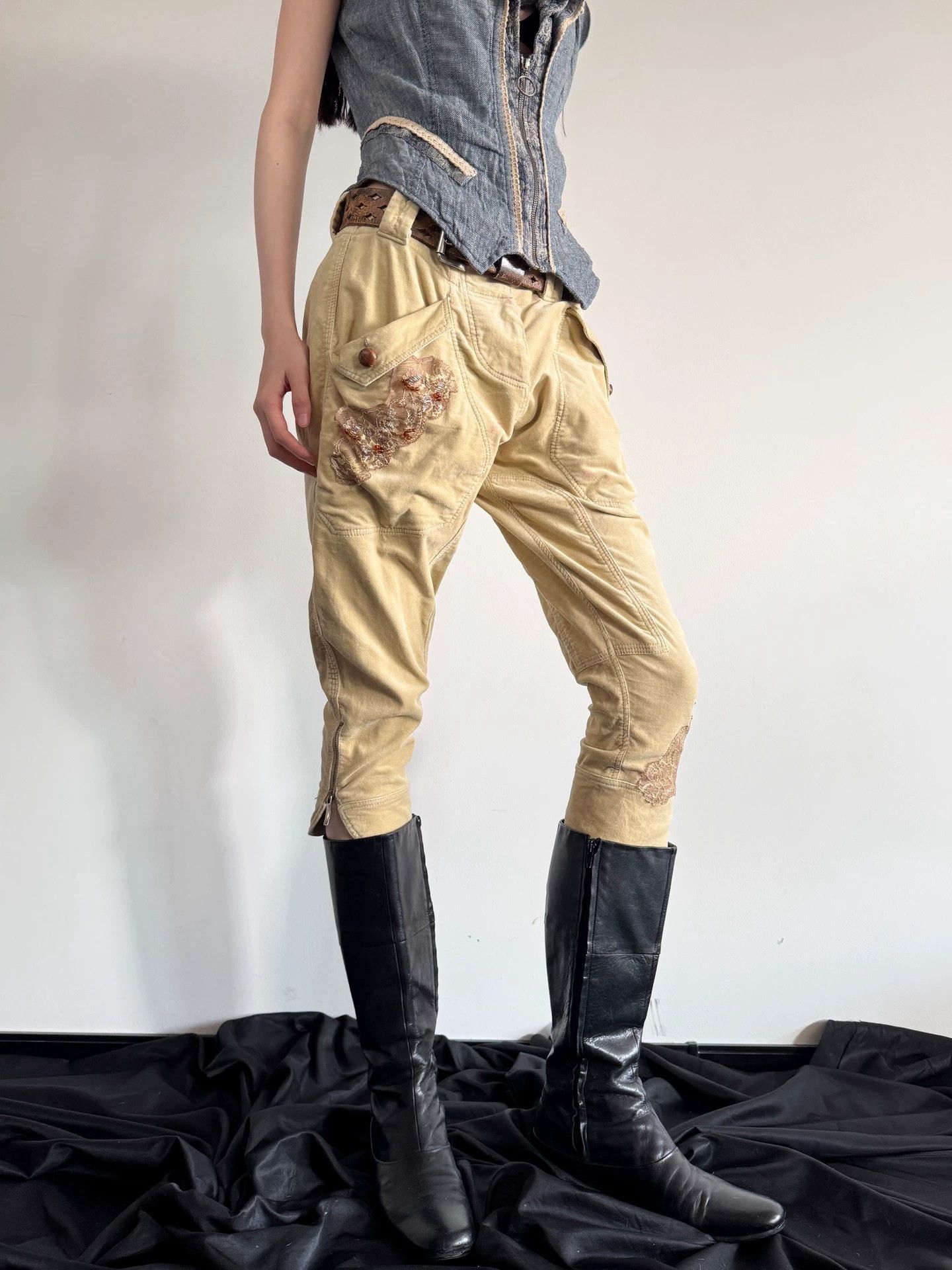 Vintage Italian Brand Vintage Velvet Beaded Cropped Pants Size 25" / US 0 / IT 36 - 1 Thumbnail