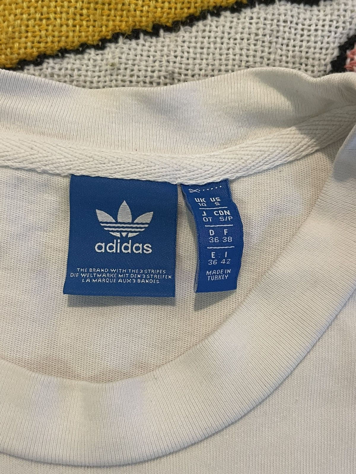 Adidas Vintage Adidas Big Logo Center T Shirt Size US M / EU 48-50 / 2 - 2 Thumbnail