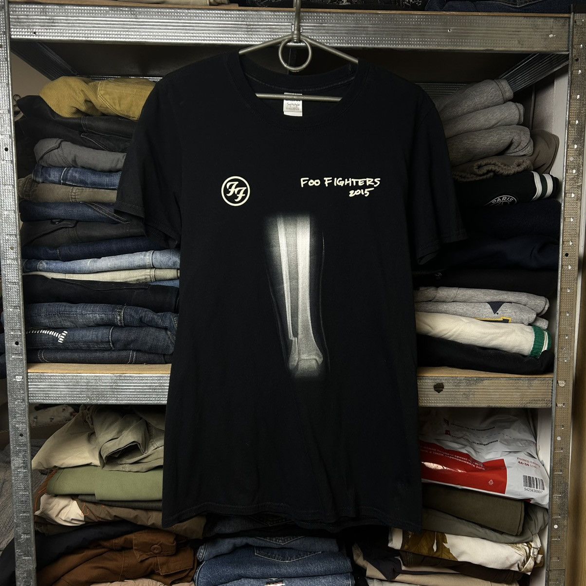 Band Tees Vintage Foo Fighters 2015 Big Logo Rock Band tee size M Size US M / EU 48-50 / 2 - 1 Thumbnail